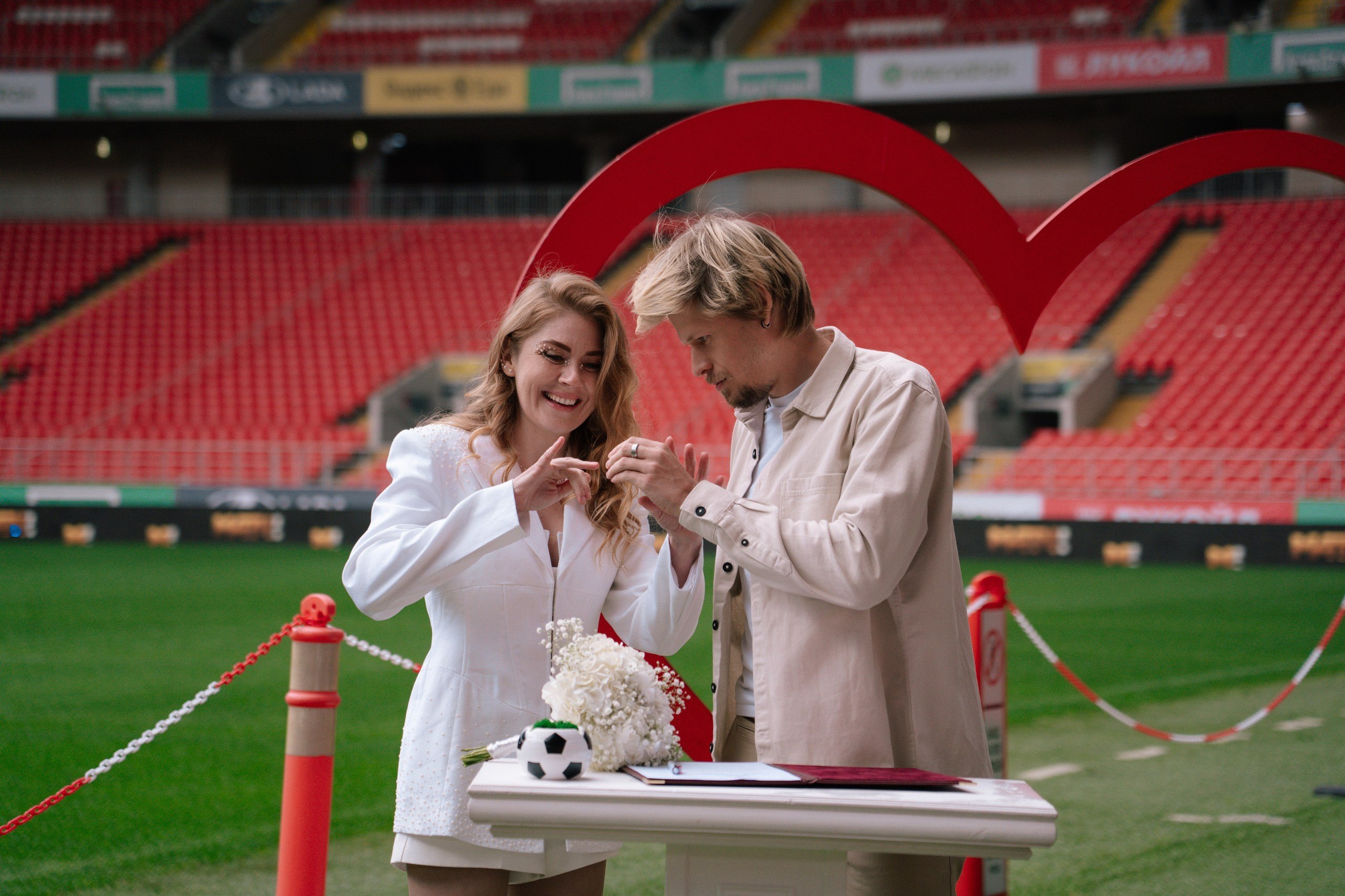Свадебная фотосессия на стадионе Спартак Тушино