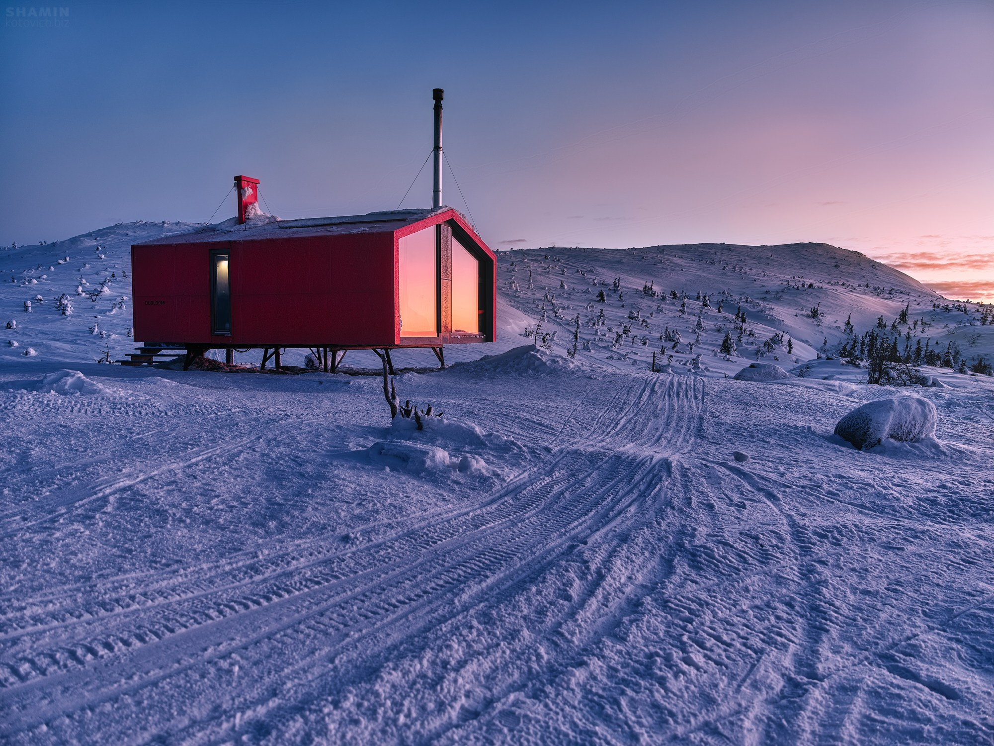 Пейзажи Кольского полуострова — северное сияние, тундра, Баренцево море и горы Хибины. Фотографии дикой природы и северного света на Кольском полуострове. Фотограф Константин Шамин