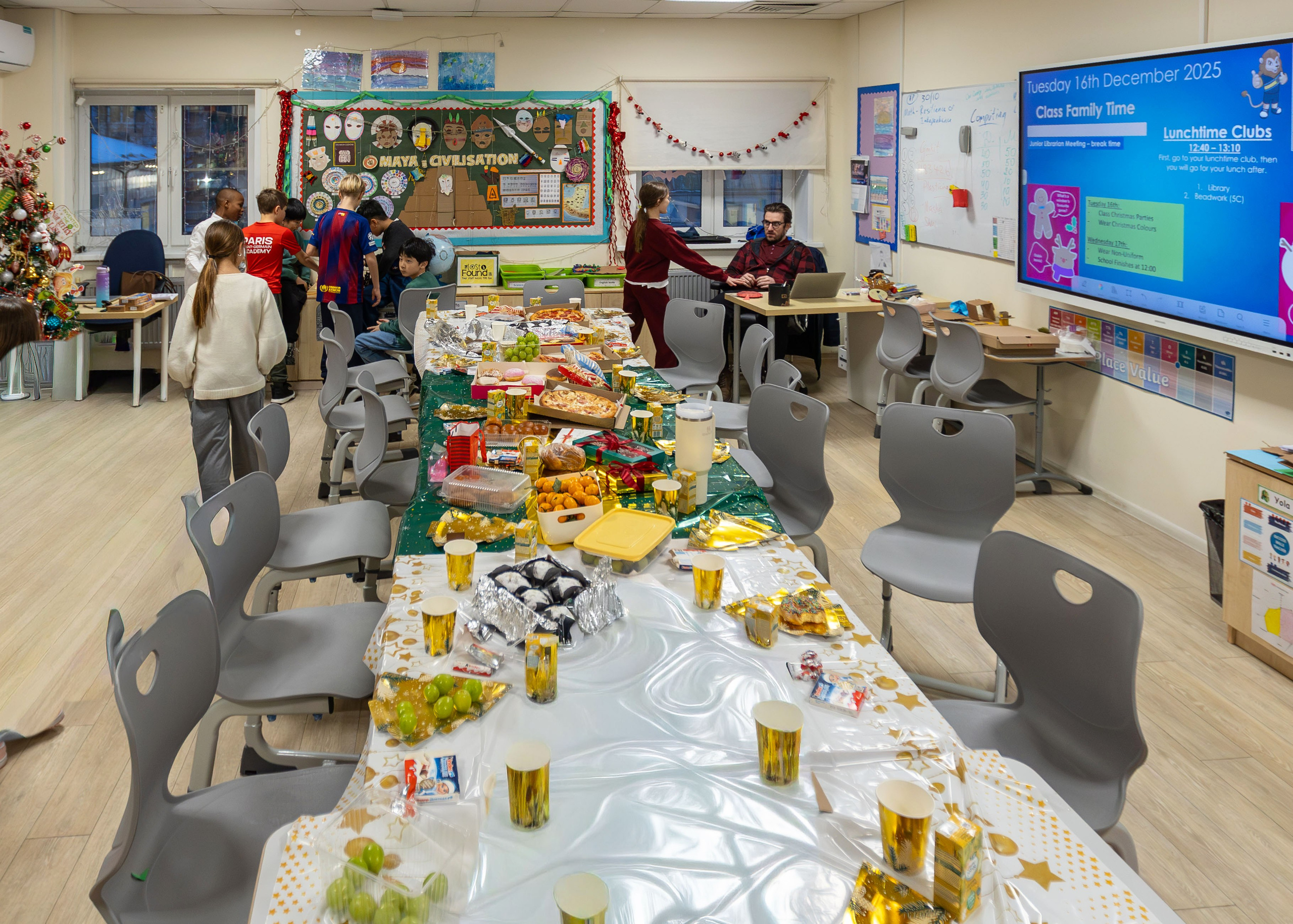 Christmas Party at The International School of Moscow. Выпускные альбомы для школы и детского сада — школьный фотограф Подольск, Троицк, Щербинка, Москва