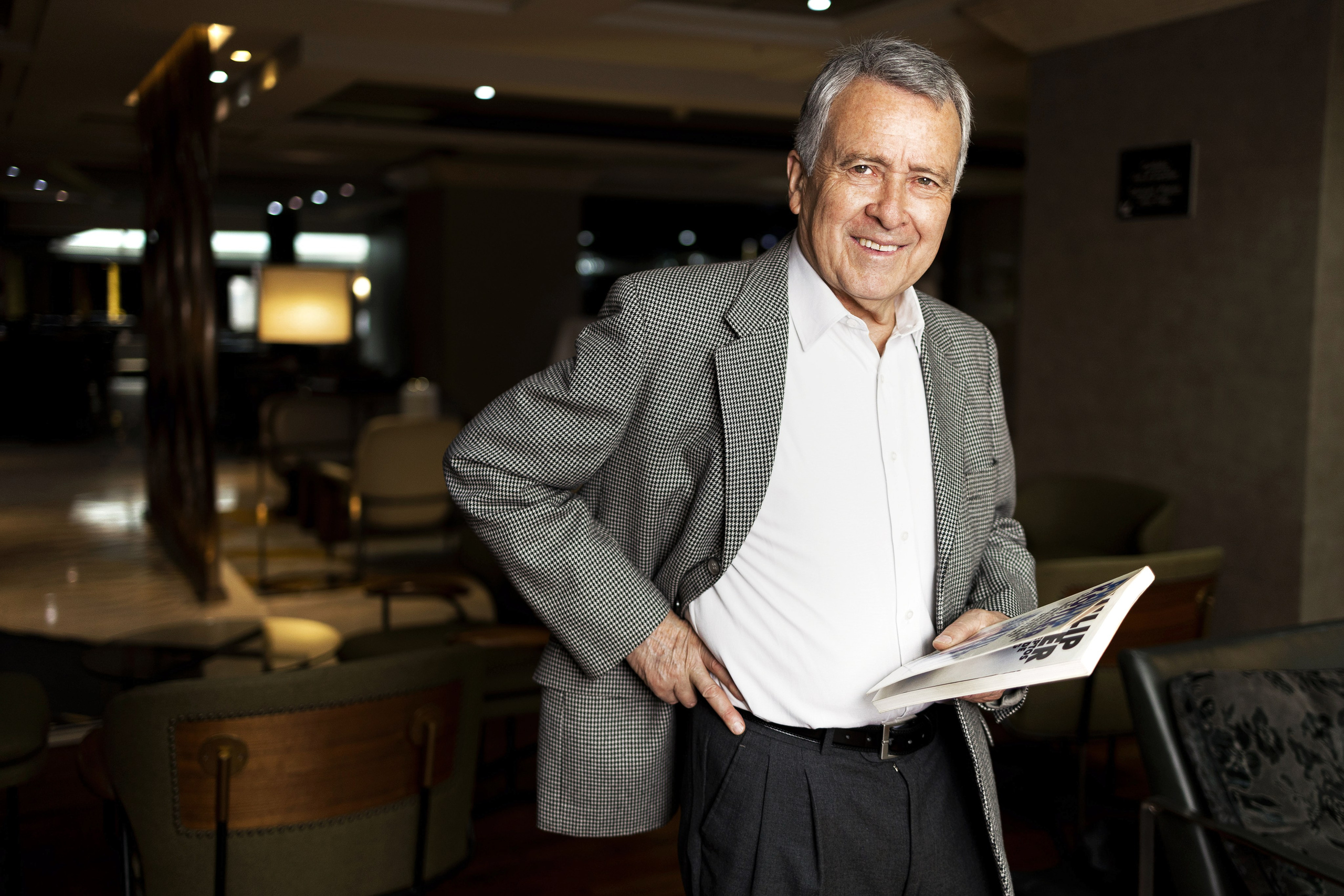 Fotografía Corporativa y Retratos Profesionales en Santiago, Chile. Retrato formal. Fotos Profesionales para LinkedIn, Empresas. Fotógrafa en Santiago, Chile | Julia Zalnova