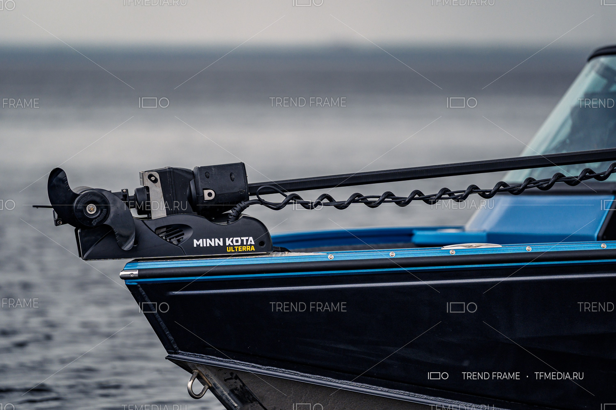 Электромотор Minn Kota Ulterra на лодке Albacore 500 на выставке лодок в Санкт-Петербурге (TrendFrame, tfmedia.ru)