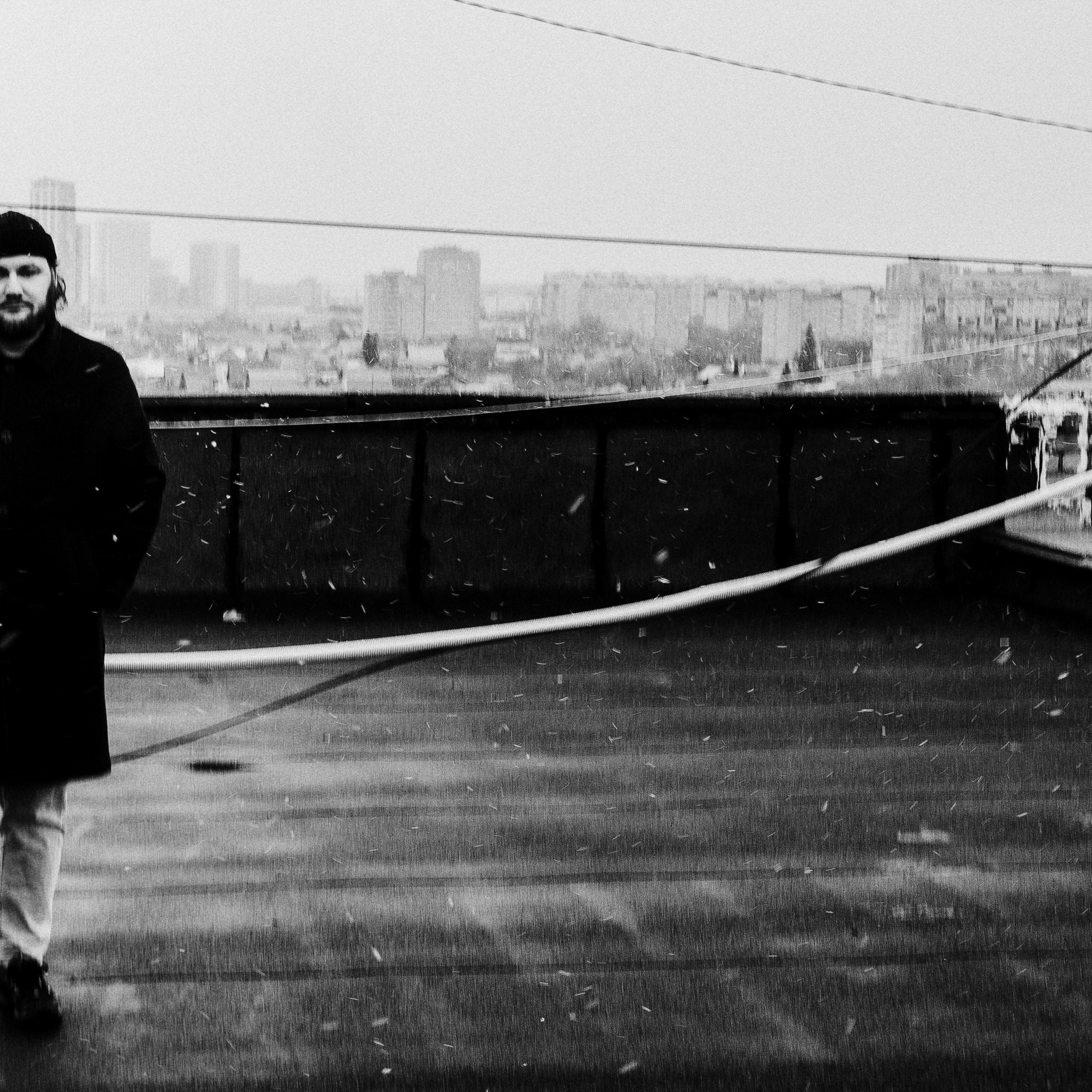 Мужской портрет на крыше в Тюмени Дарья Мустафина. Портретный фотограф Тюмень Дарья Мустафина