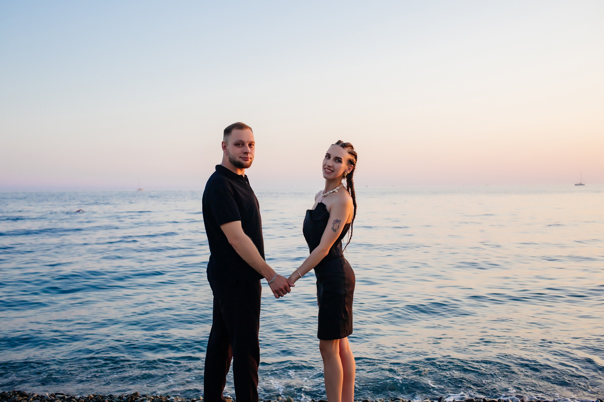 Лавстори фотосессия на закате в Адлере. Фотограф Сочи Адлер. Солькаева Анастасия