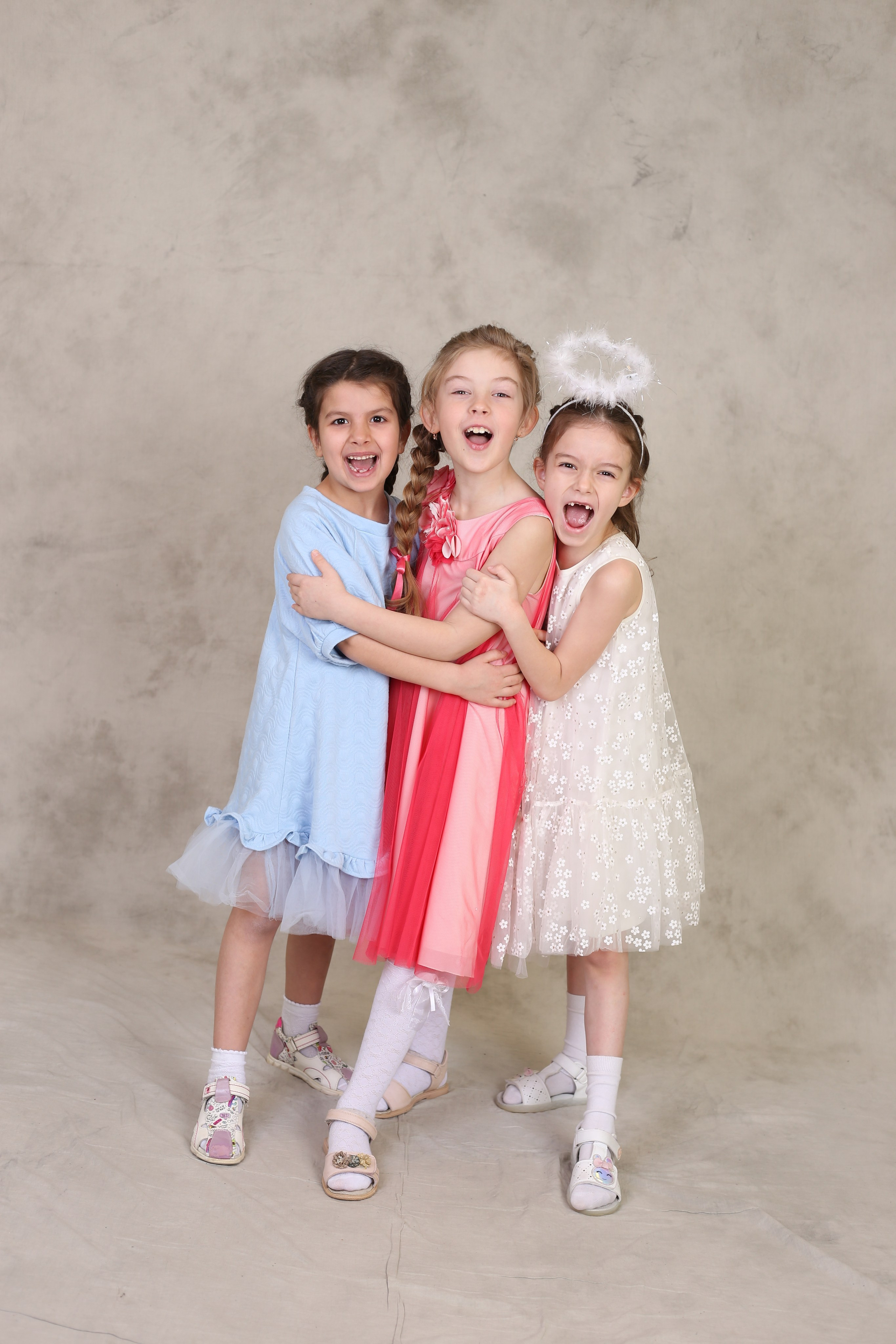 Команда фотостудии Fotobook. Выпускные альбомы в Тюмени для школ, садов, вузов спортивных секций