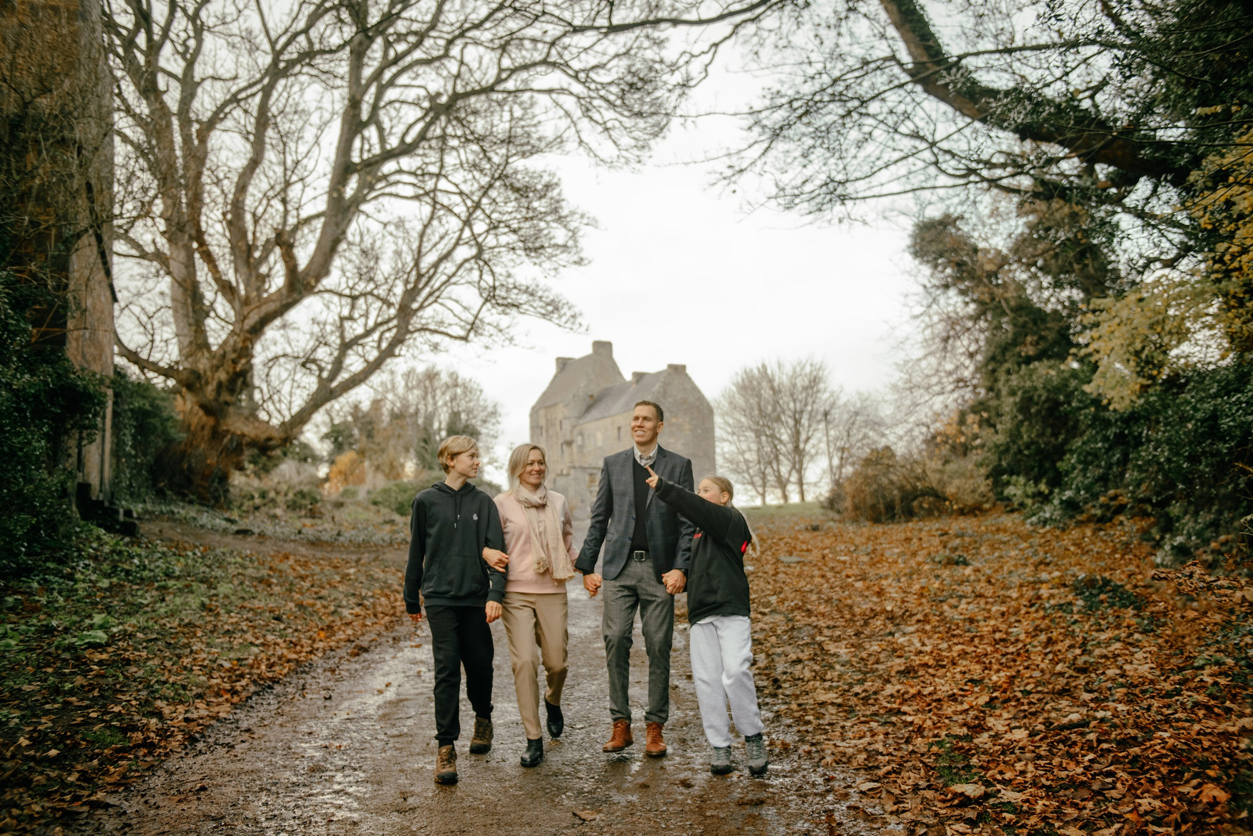 family photo shoot in Scotland, photo shoot at the castle