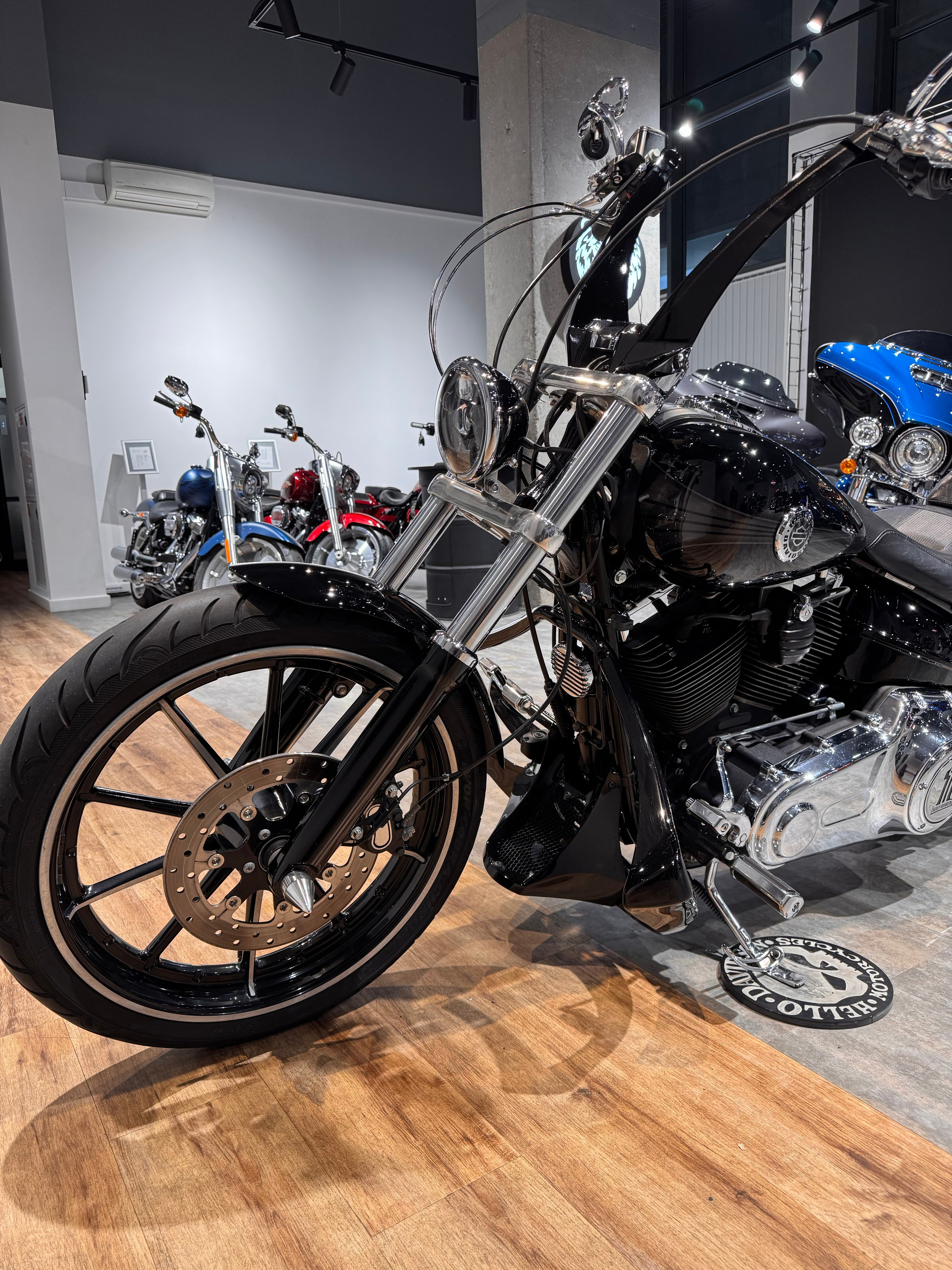 Harley Davidson 2014 Breakout Black Mantis — купить мотоцикл. Hello Davidson, Москва. Только хорошие мотоциклы…