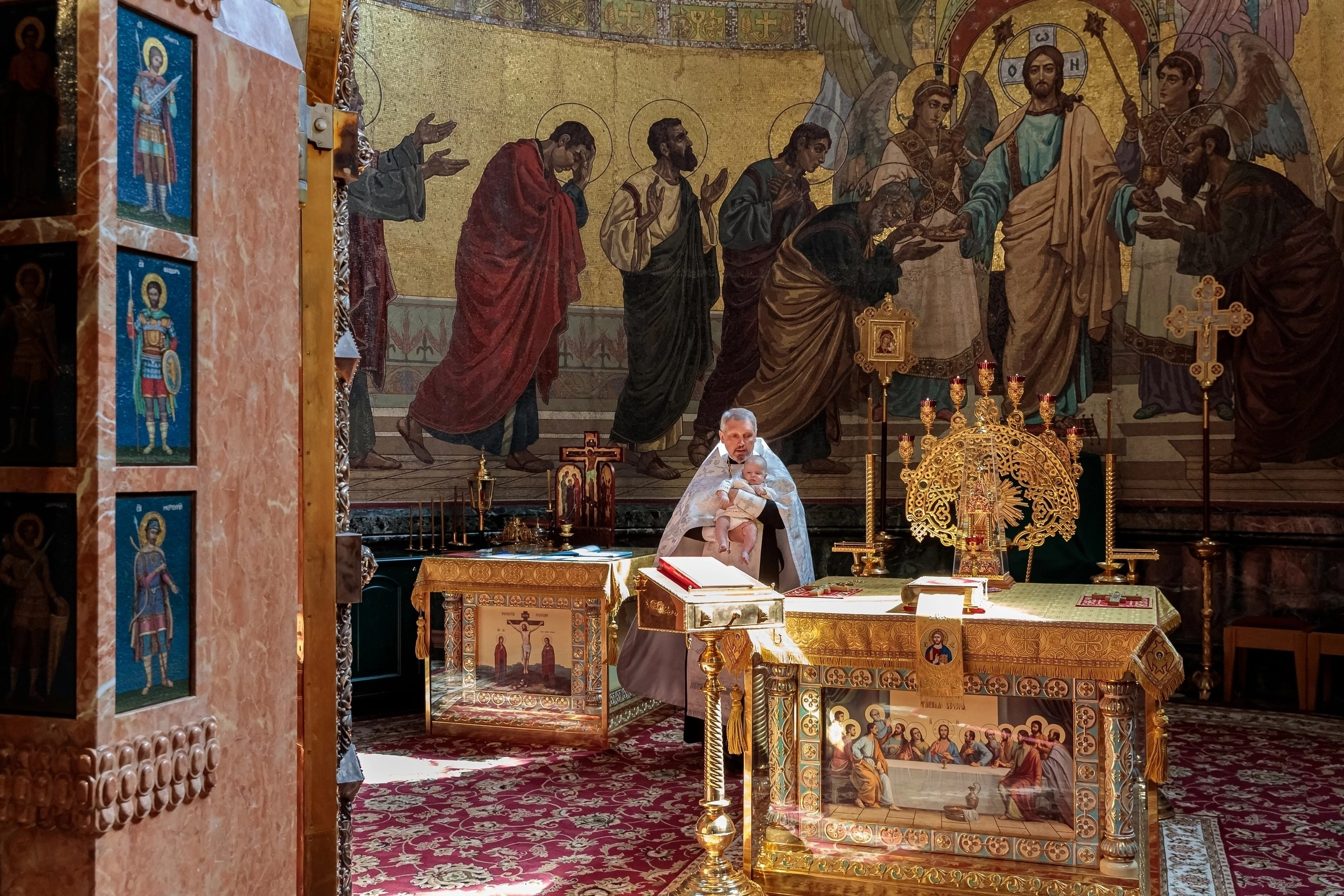 Фотограф на Крещение в Санкт-Петербурге. ФОТОГРАФ РАДОСТИ Фотосессия в студии СПб. Портретный фотограф — Юрий Торлопов