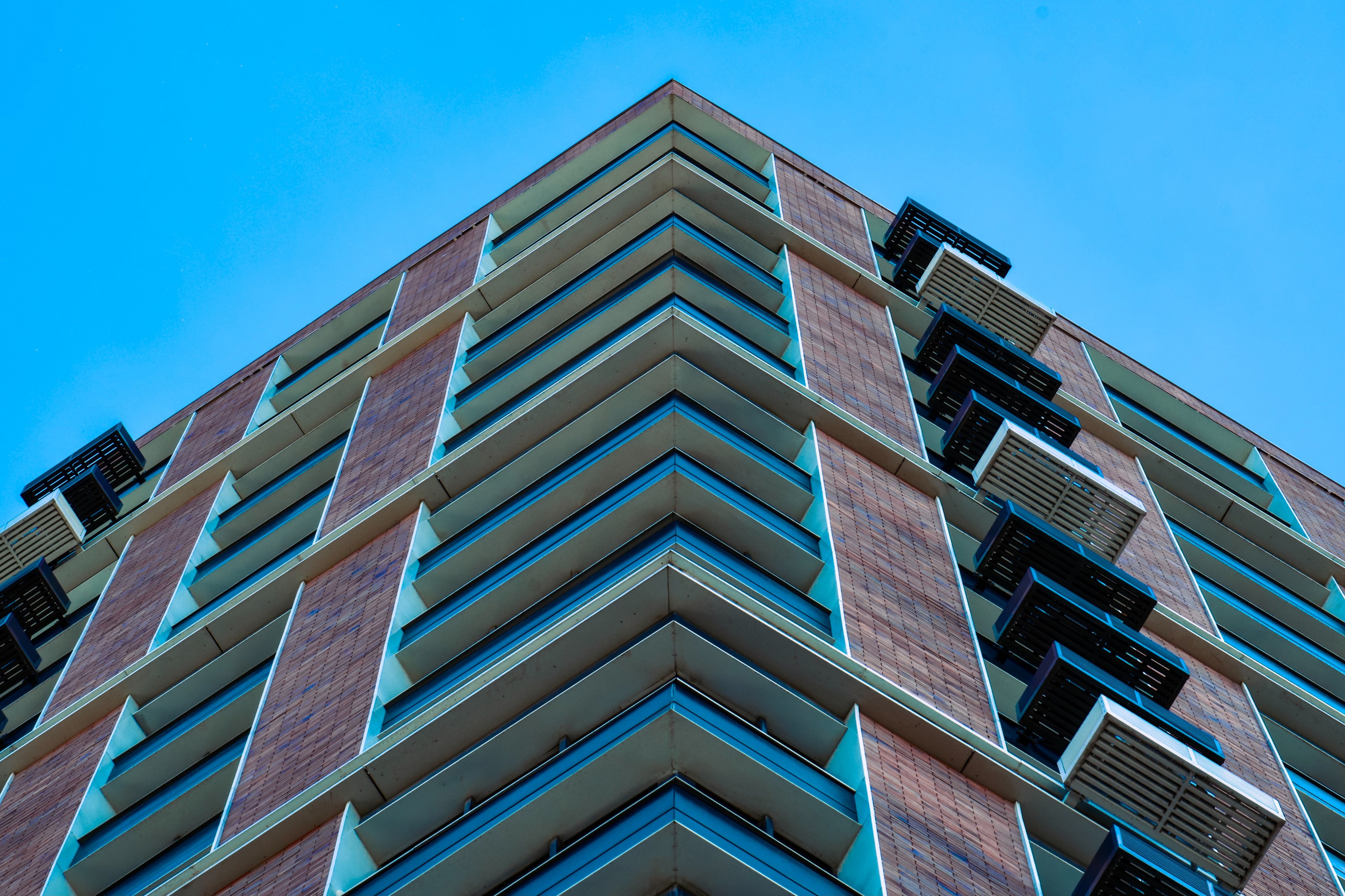 Угол зрения с земли на новостройку в Москве на Шелепихинской набережной