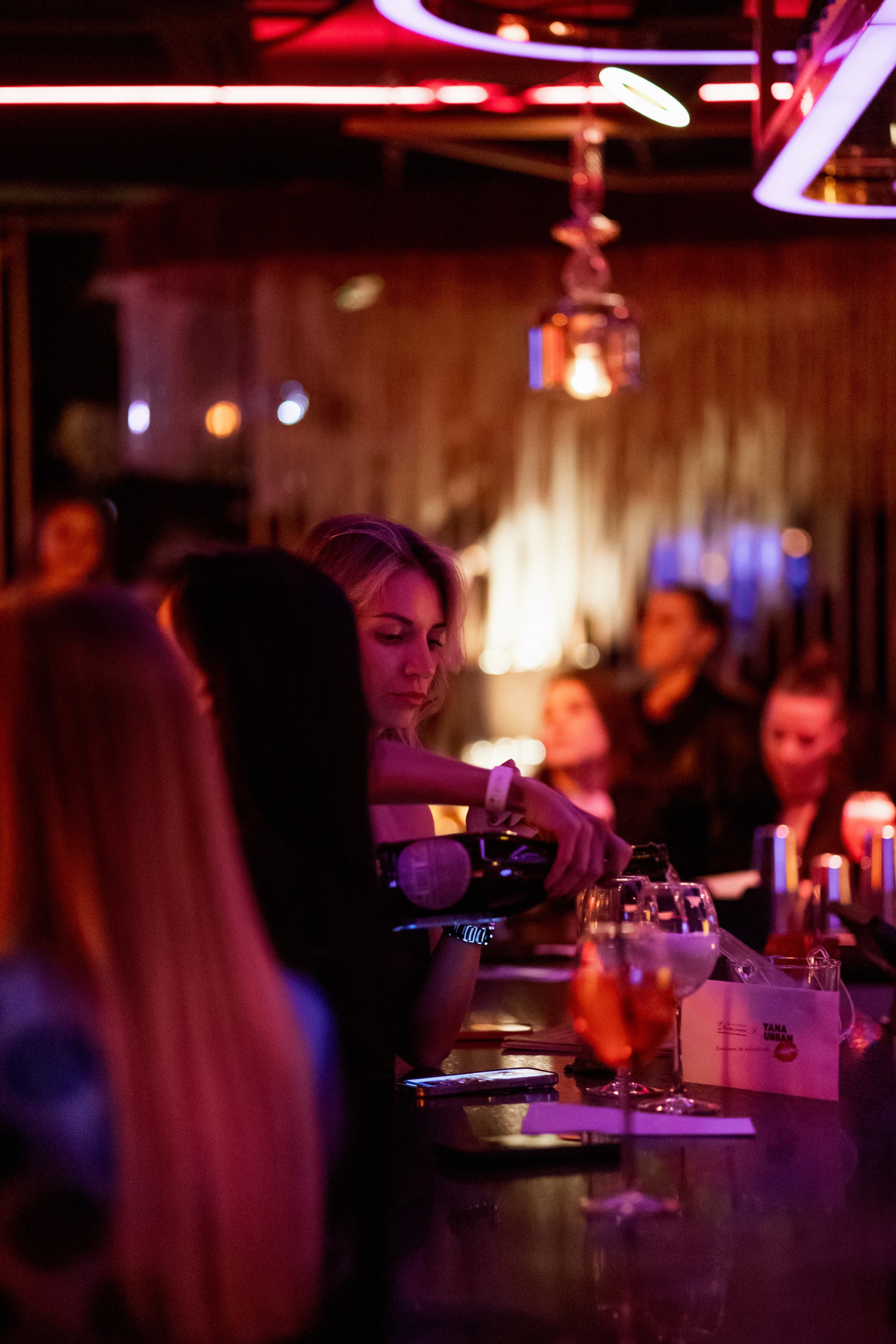 YANA URBAN: сольный концерт в «Анжелика Wineroom». СВОИ. ФОТООТЧЕТЫ-СОБЫТИЯ-МЕСТА