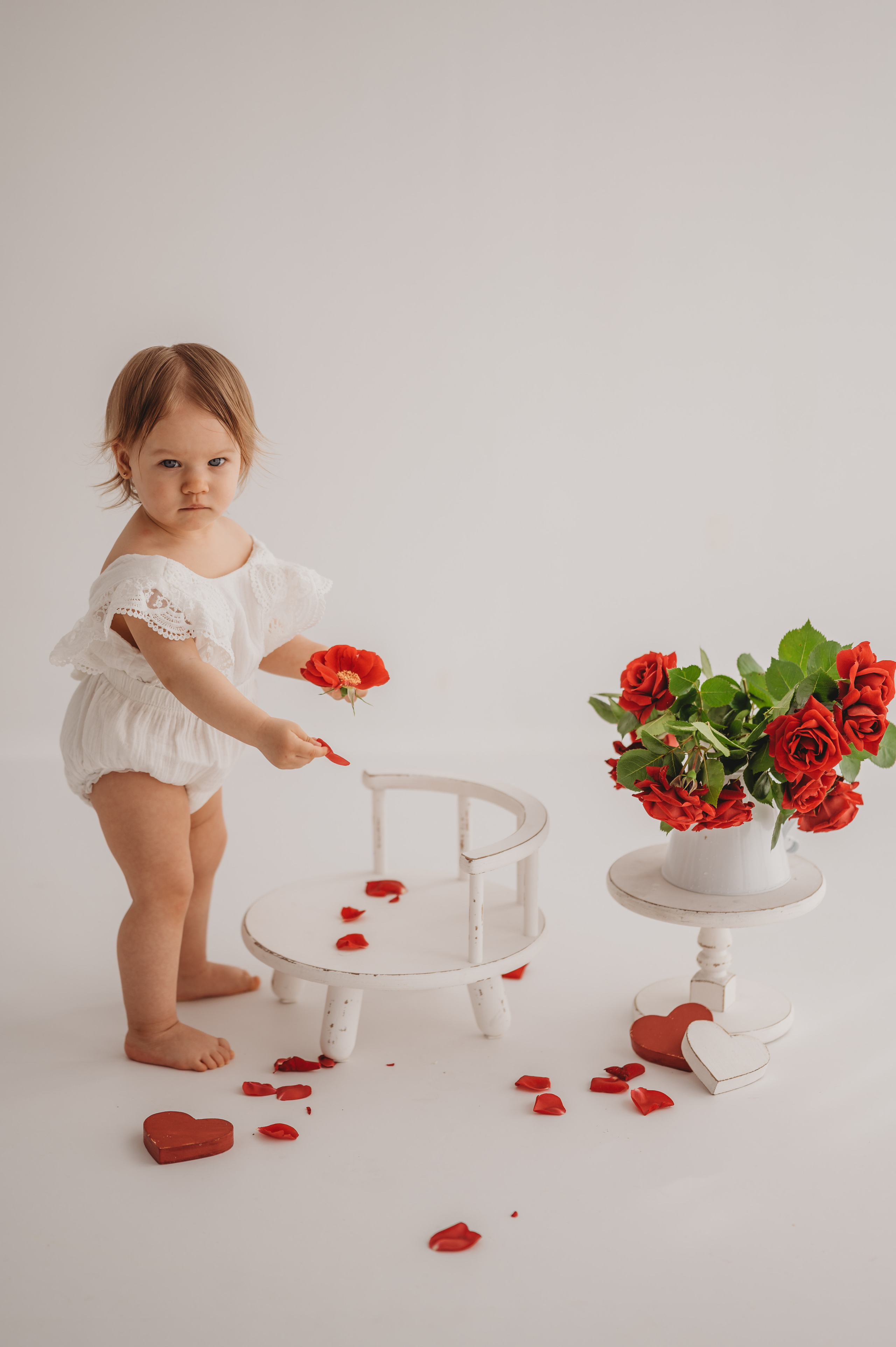 Викуля и клубничка. Детский и семейный фотограф Ирина Гладких