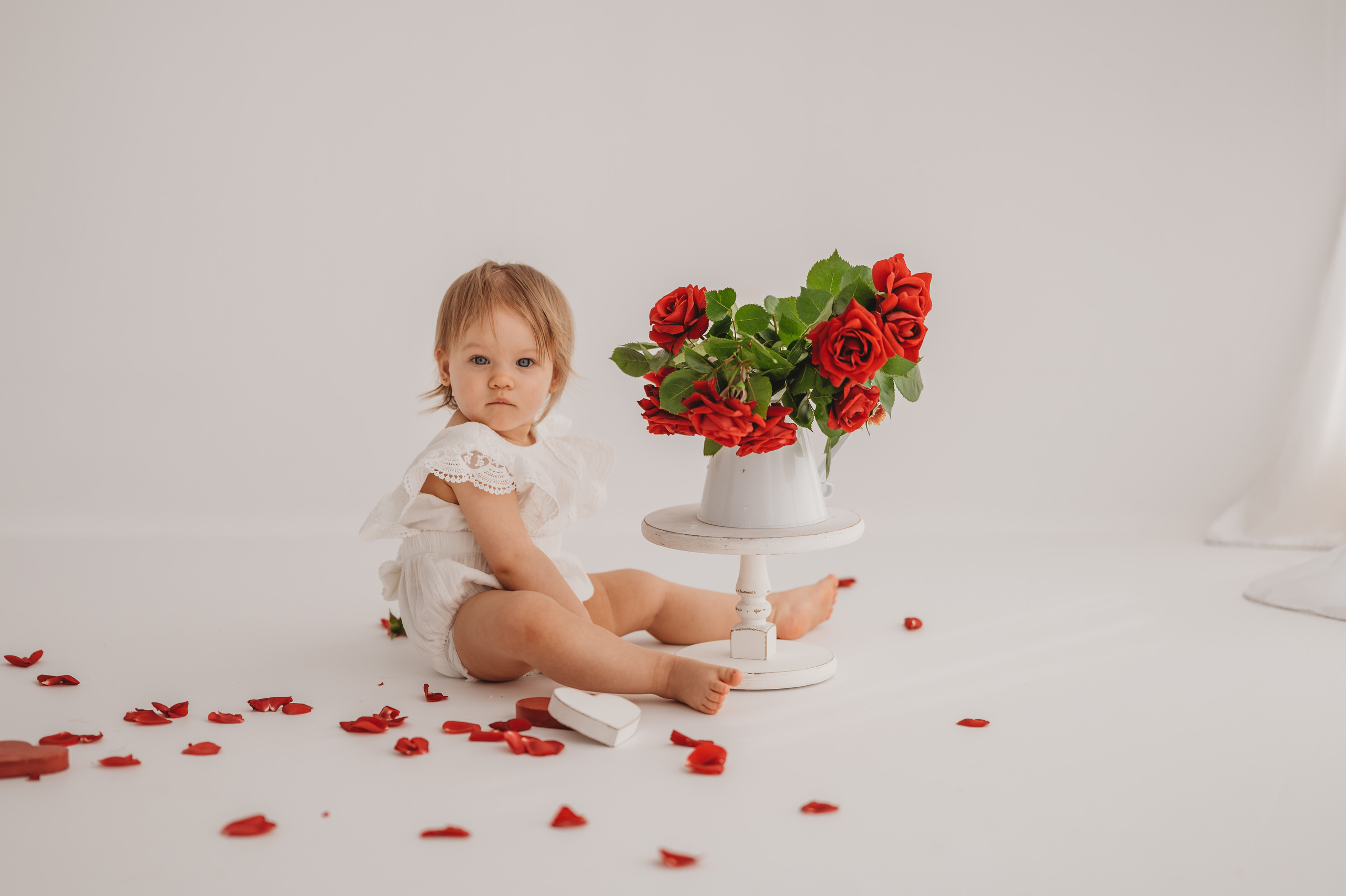 Викуля и клубничка. Детский и семейный фотограф Ирина Гладких