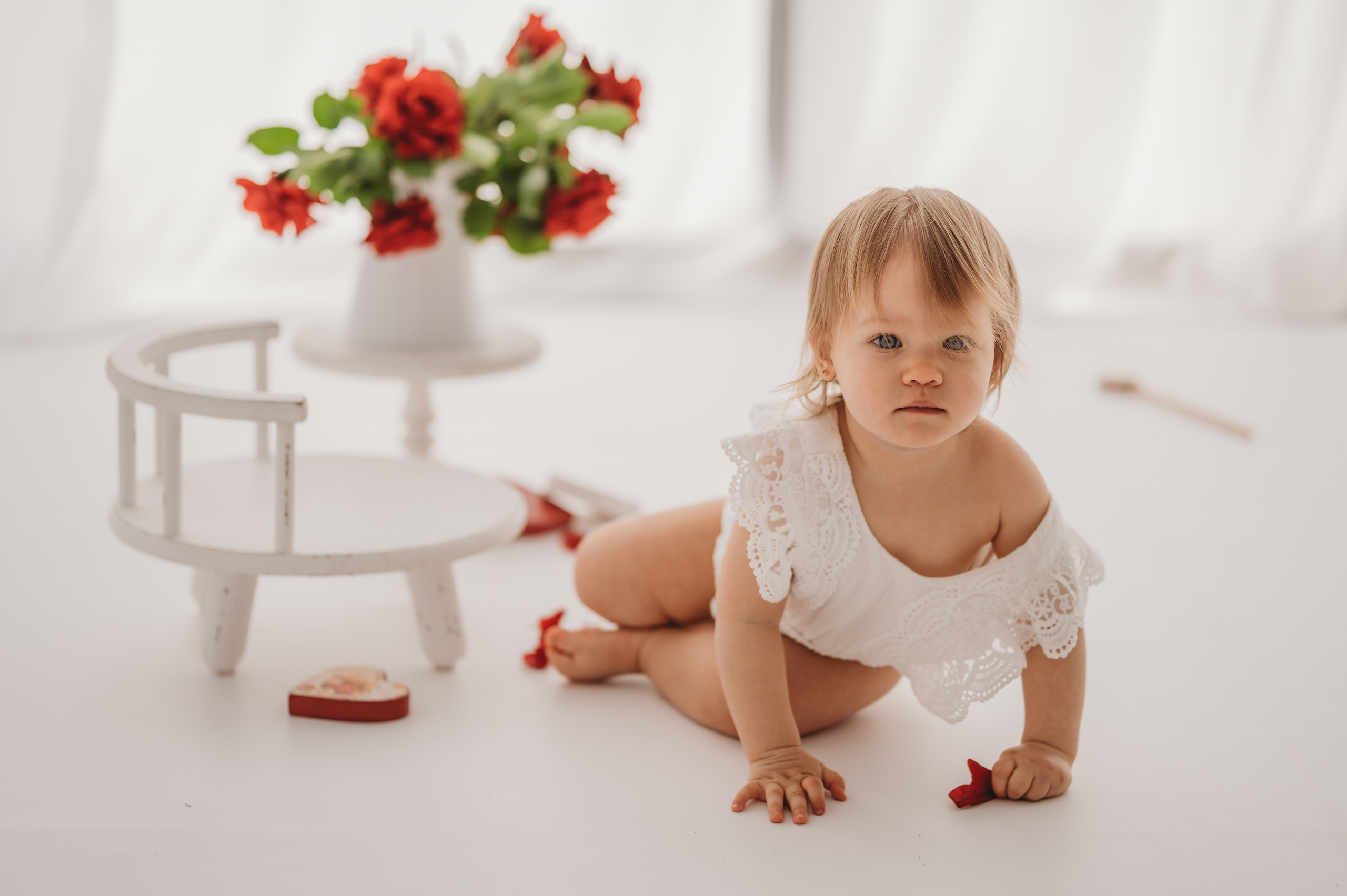 Викуля и клубничка. Детский и семейный фотограф Ирина Гладких