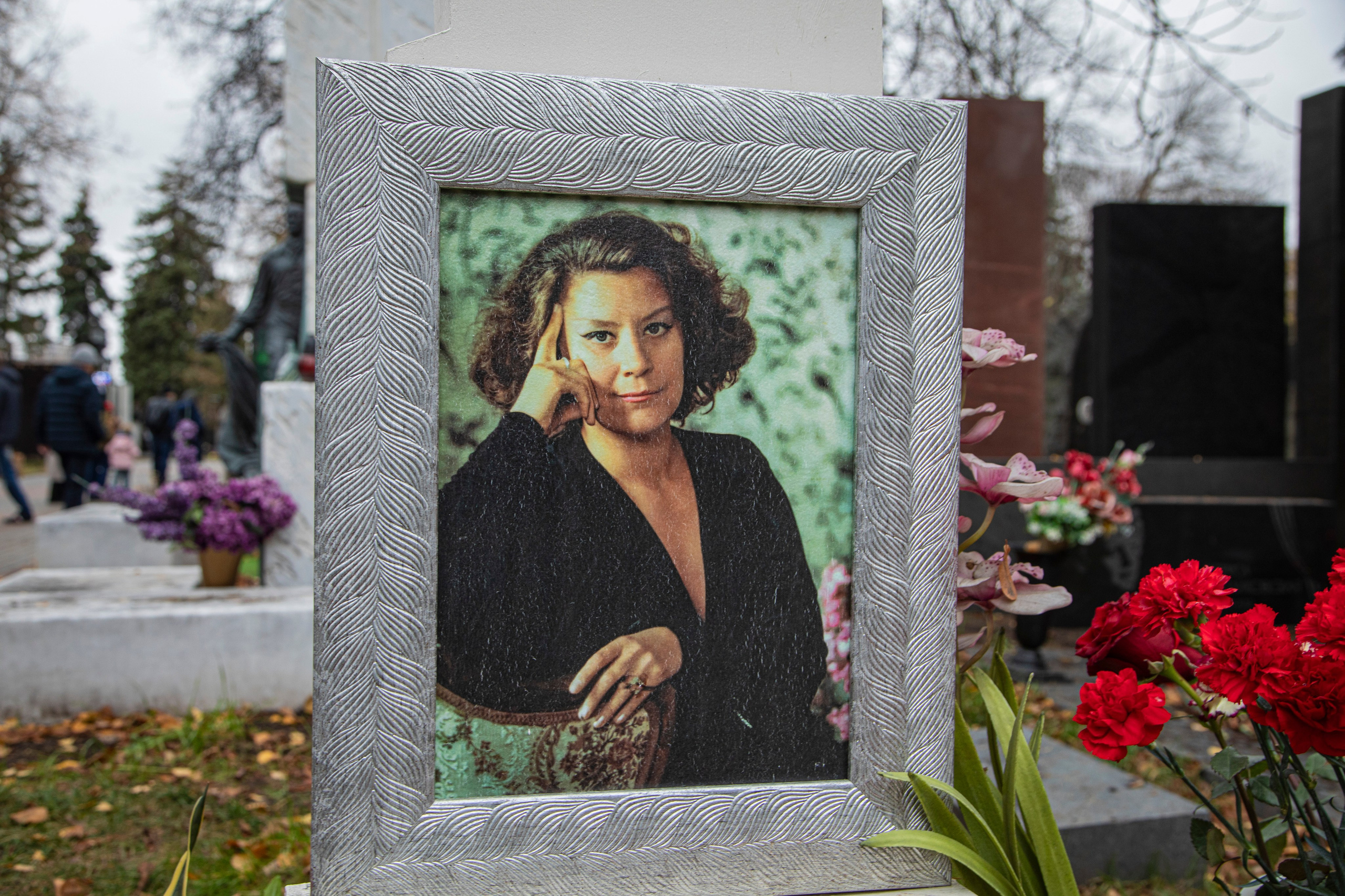 Осенняя прогулка по Новодевичьему кладбищу. Фотограф Сергей Ловкий