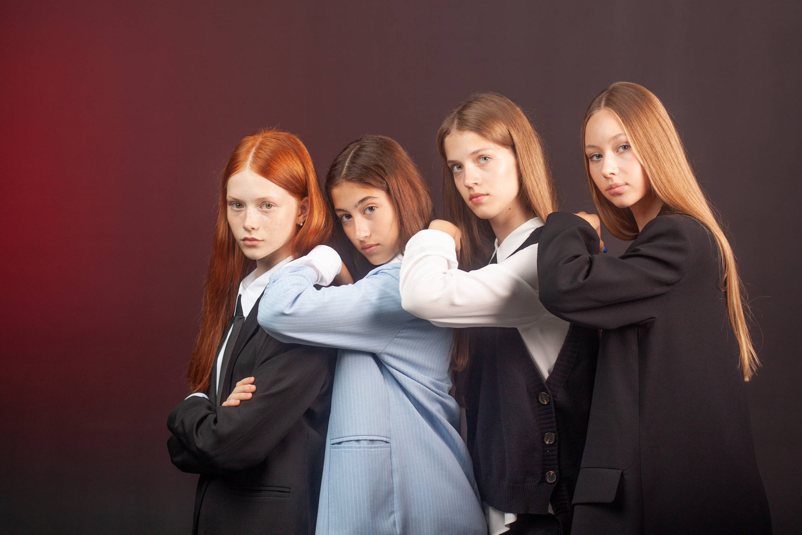 Выпускные альбомы Cardsi