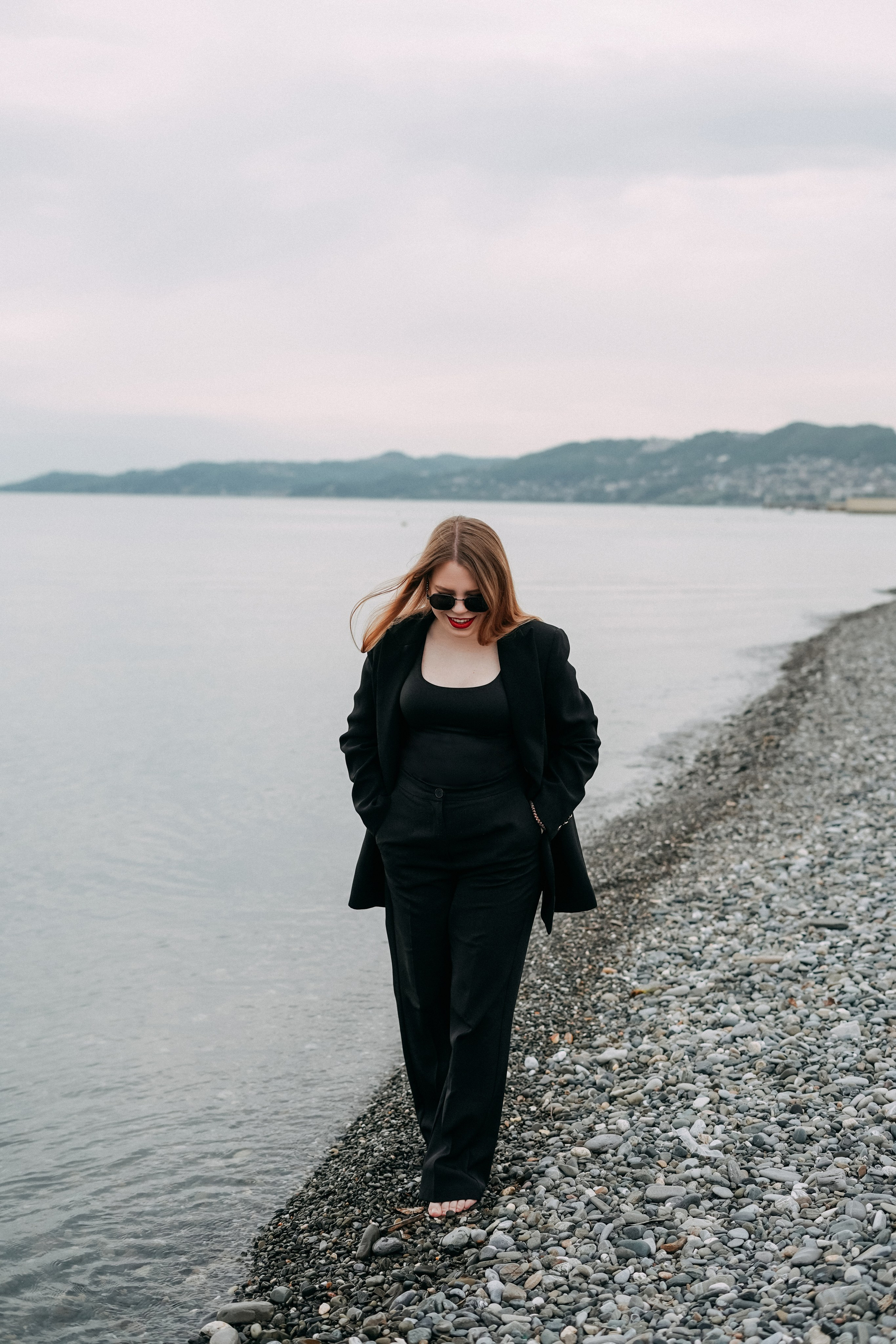 Даша и Артём на пляже Ривьера. Фотограф в Сочи и Абхазии | Фототуры | September Air