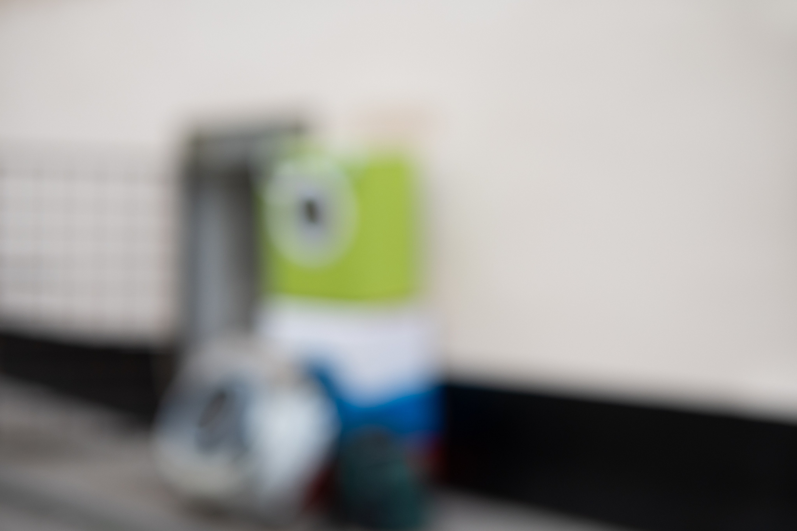 Авторская городская фотография, исследующая свет, цвет, архитектуру и визуальные ритмы городской среды. Фотограф: Ожерельев Лев