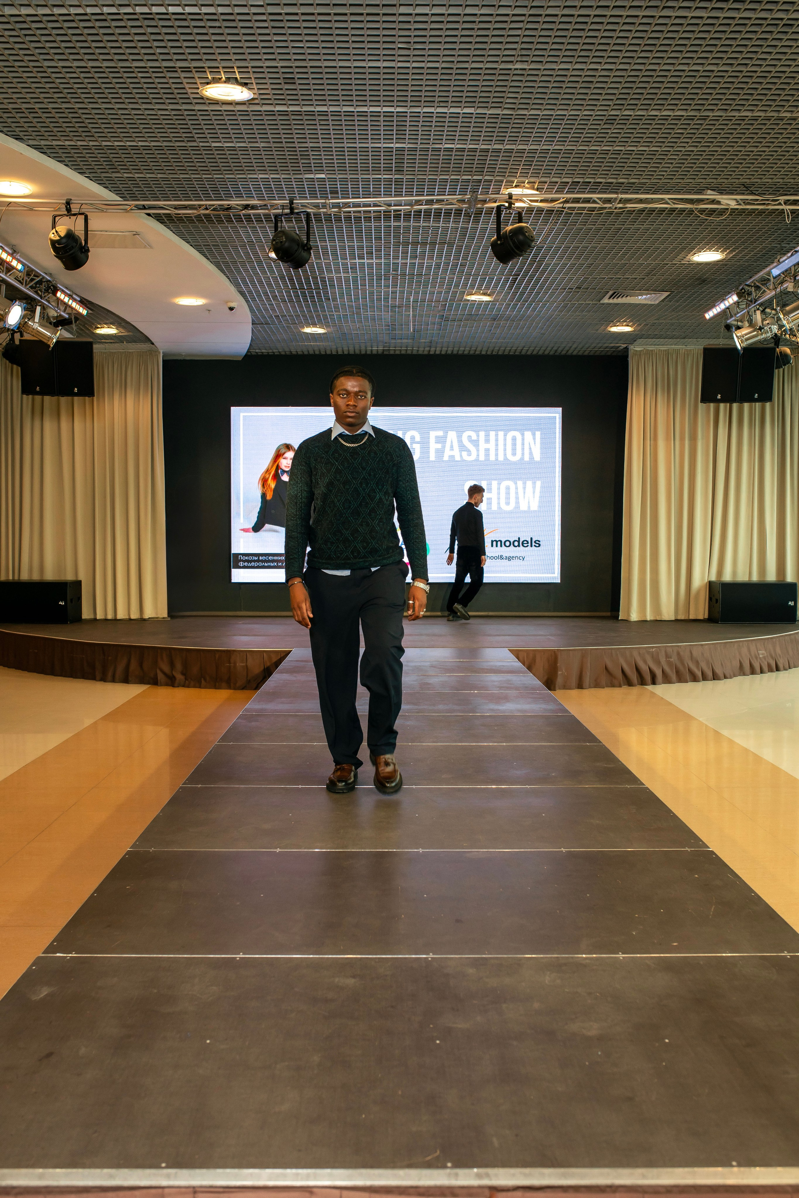 Новосибирск. Коммерческий фотограф для маркетплейсов Wildberries и Ozon в Новосибирске — фото и видео для брендов