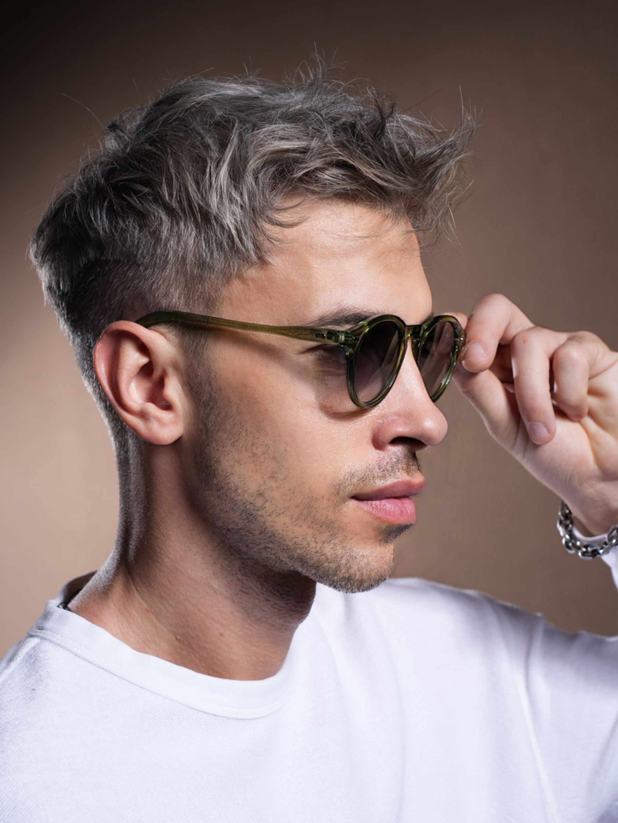 Иван — модель для маркетплейсов. ТМ Продакшн — Съемка для маркетплейсов в Москве