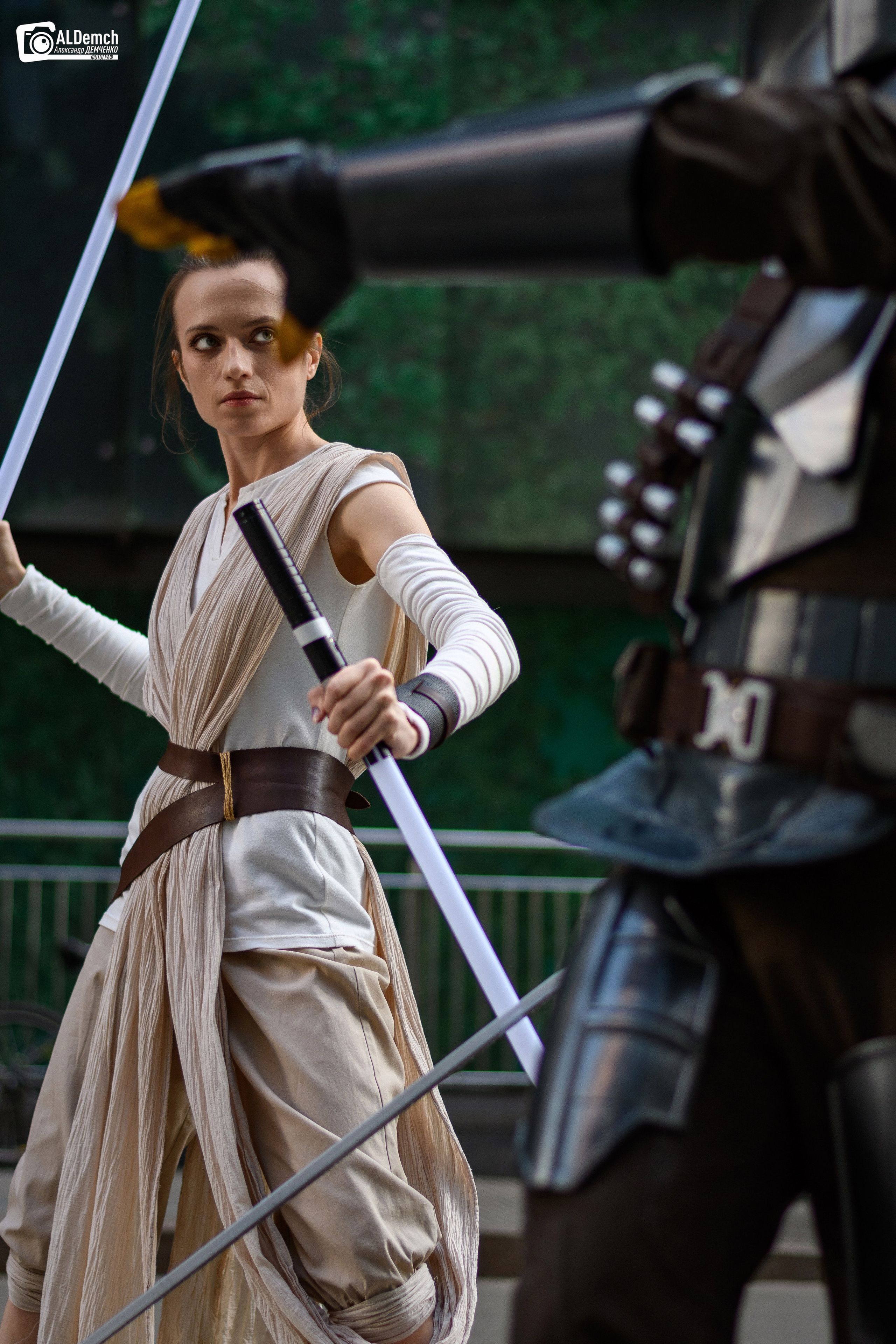 Рей против Мандалорца по звёздным войнам косплей фотосессия