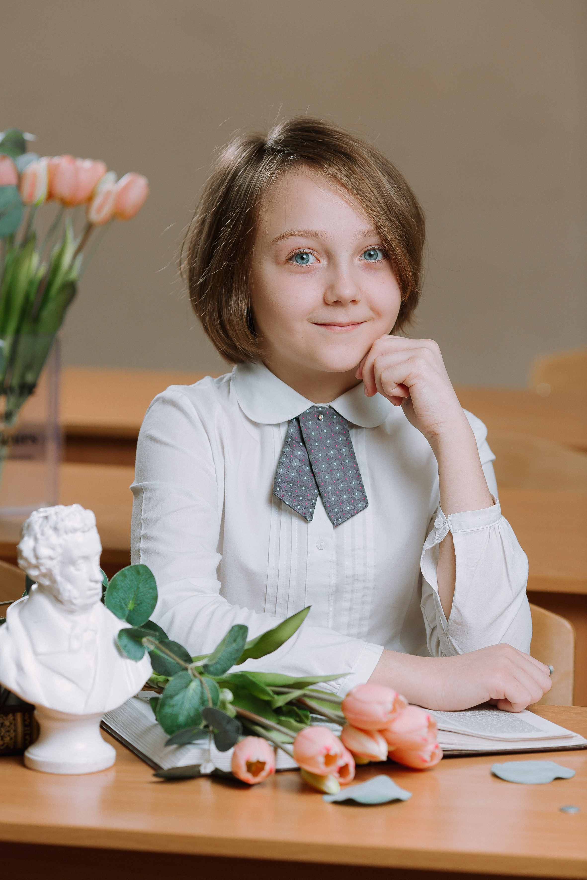 Портреты за партой в классе- Весна. Выпускные альбомы Натальи Бутко: Новороссийск, Анапа, Геленджик