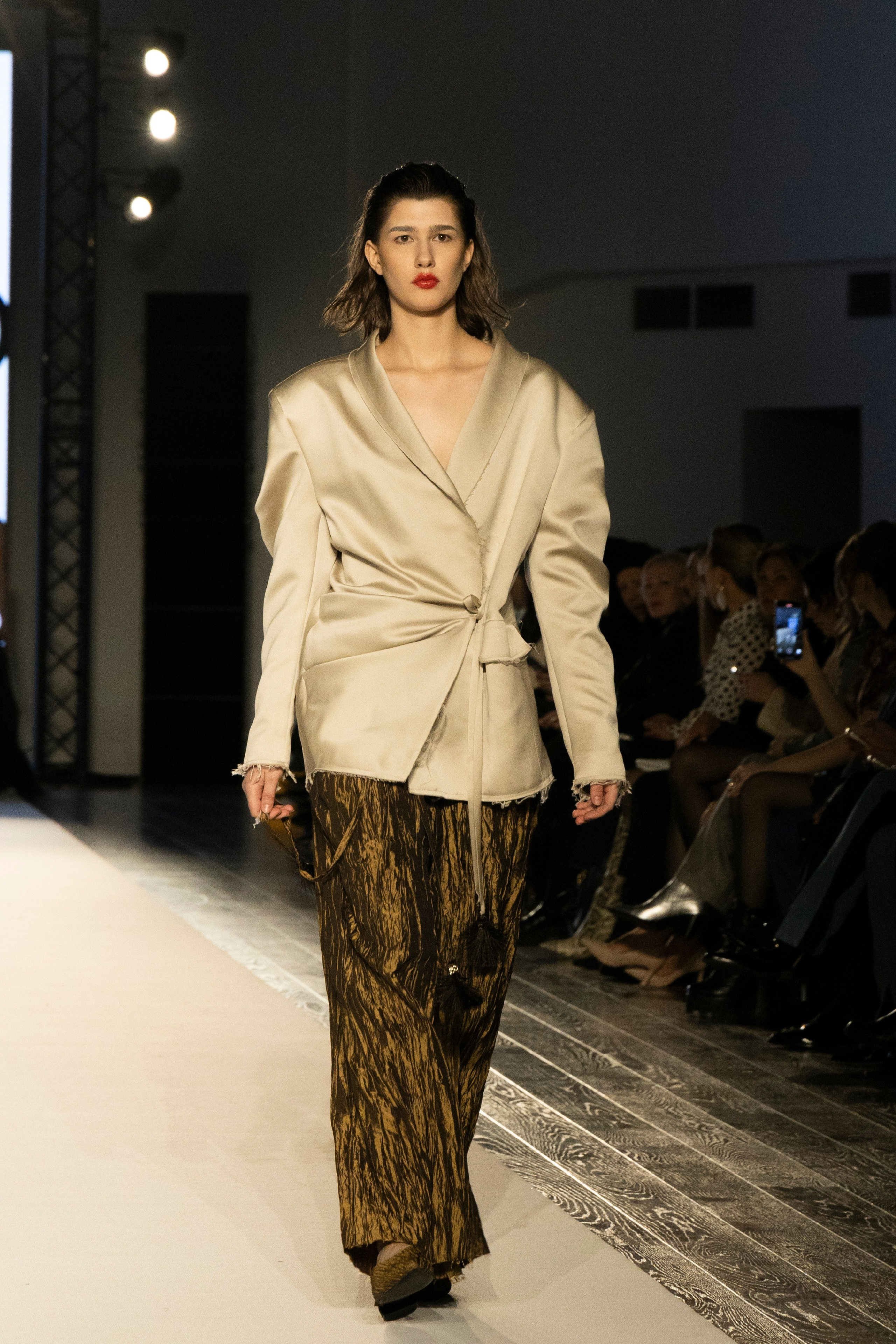 ДЛТ Собака.ru показ победителей конкурса «Новые имена в моде 2025». FOTOFAQ SKOOL г. Санкт-Петербург: очные, дистанционные и онлайн курсы фотографии