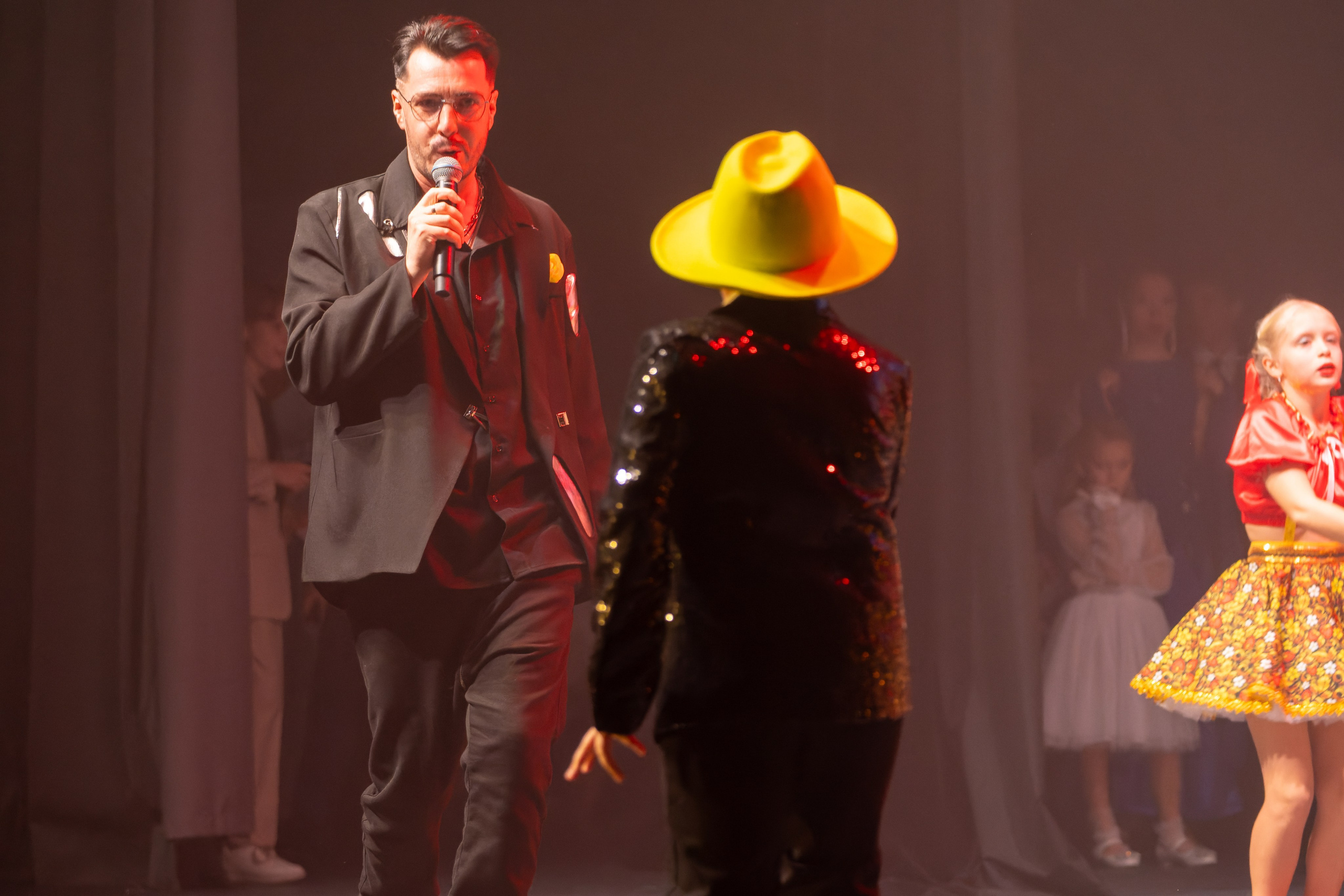 сцена окружной общественный центре имени Моссовета