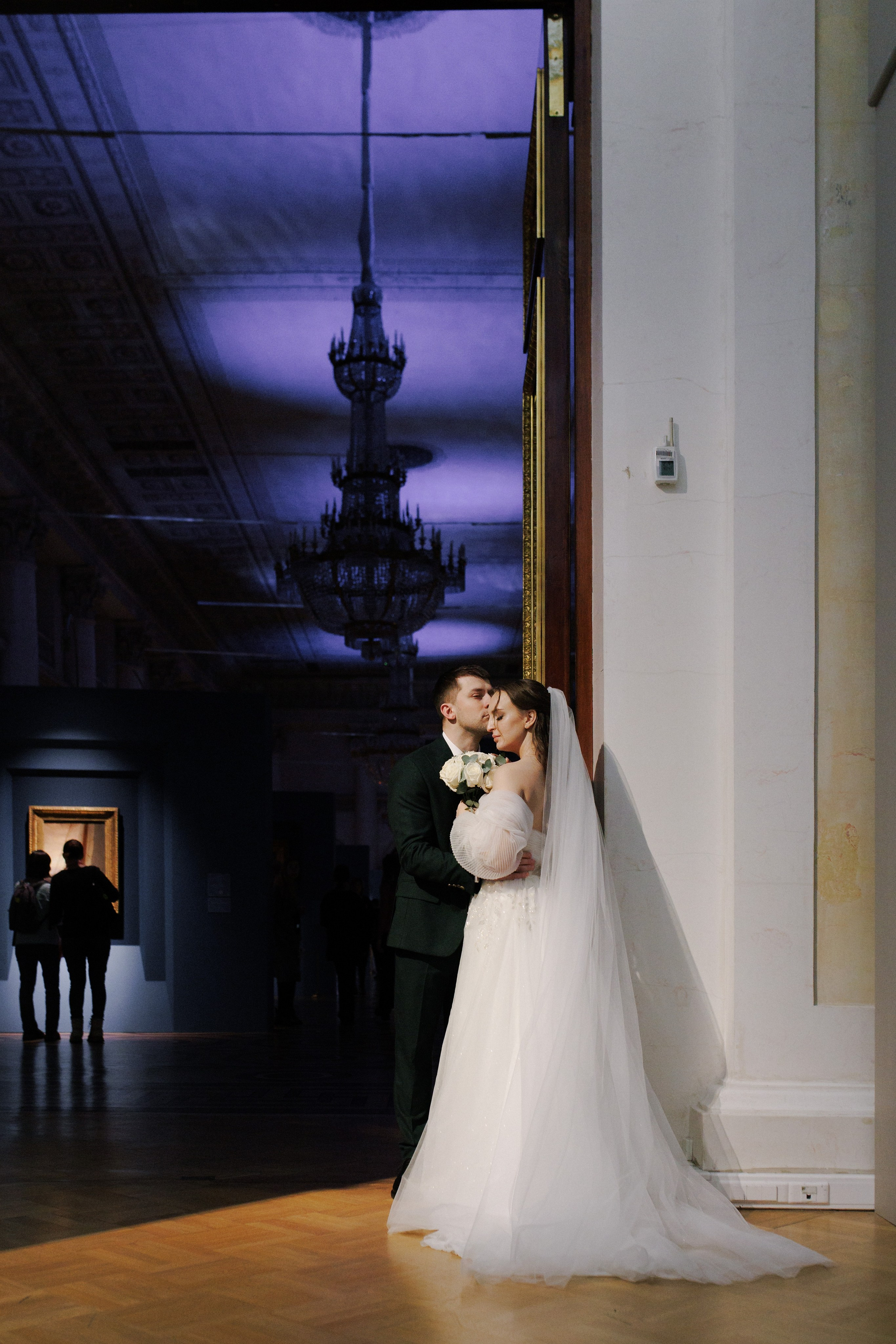 Фотограф на свадьбу, зимой в Эрмитаже. Свадебный фотограф СПБ