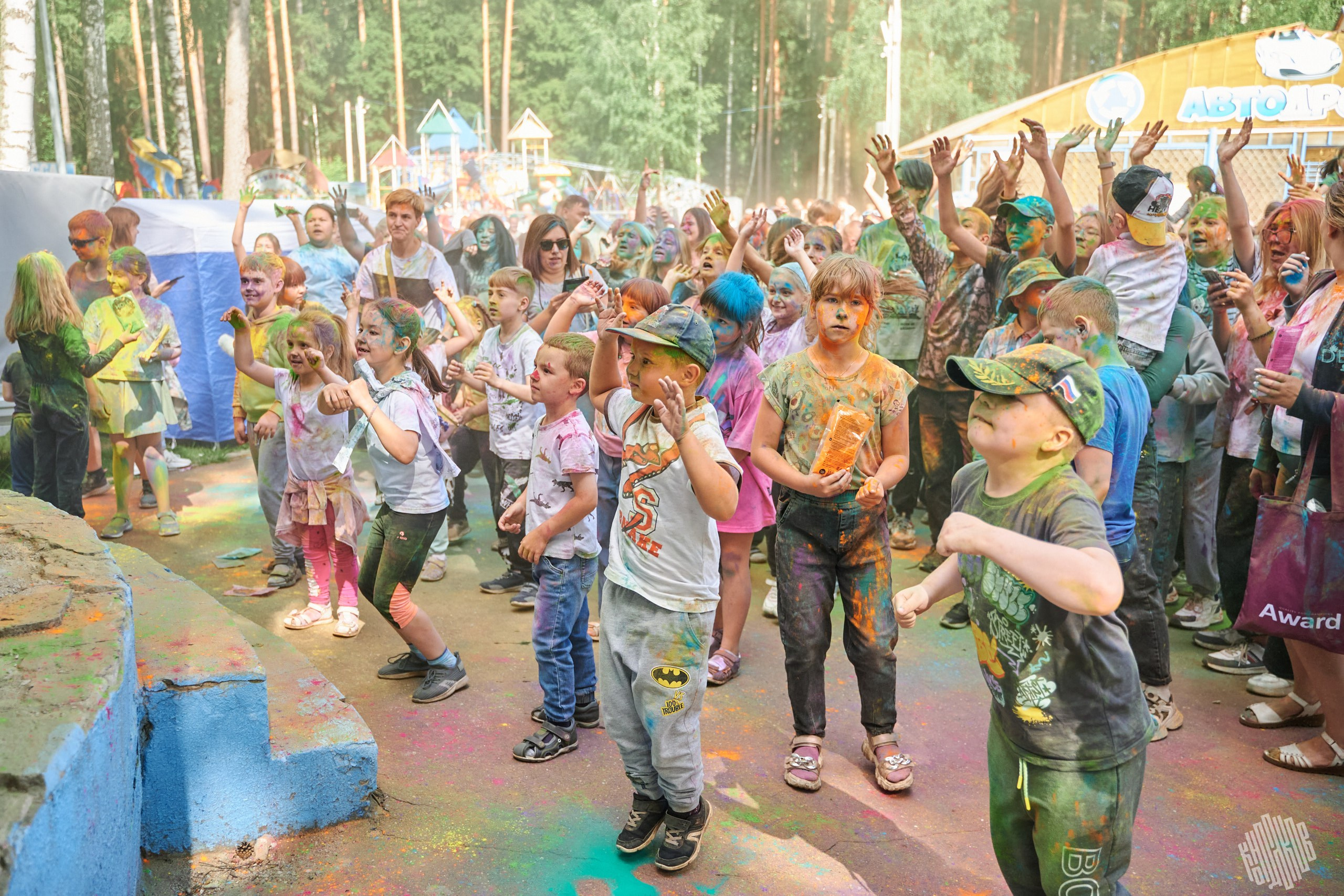Краски 2024 Иваново Парк Харинка. Фотограф в Иваново: Каталожная съемка одежды и постельного белья, Wildberries