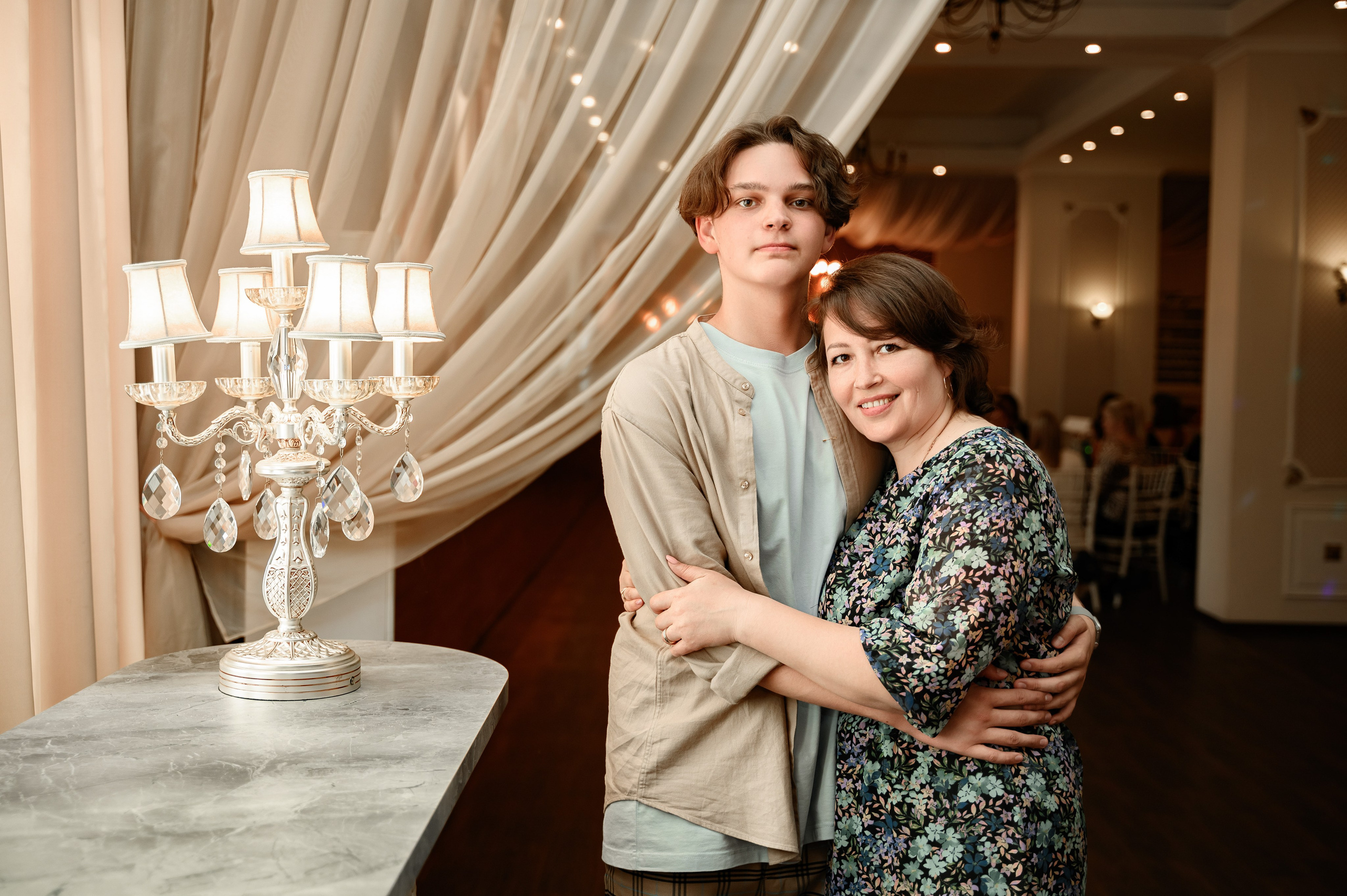 Фотограф на выпускной в банкетный зал на три часа.