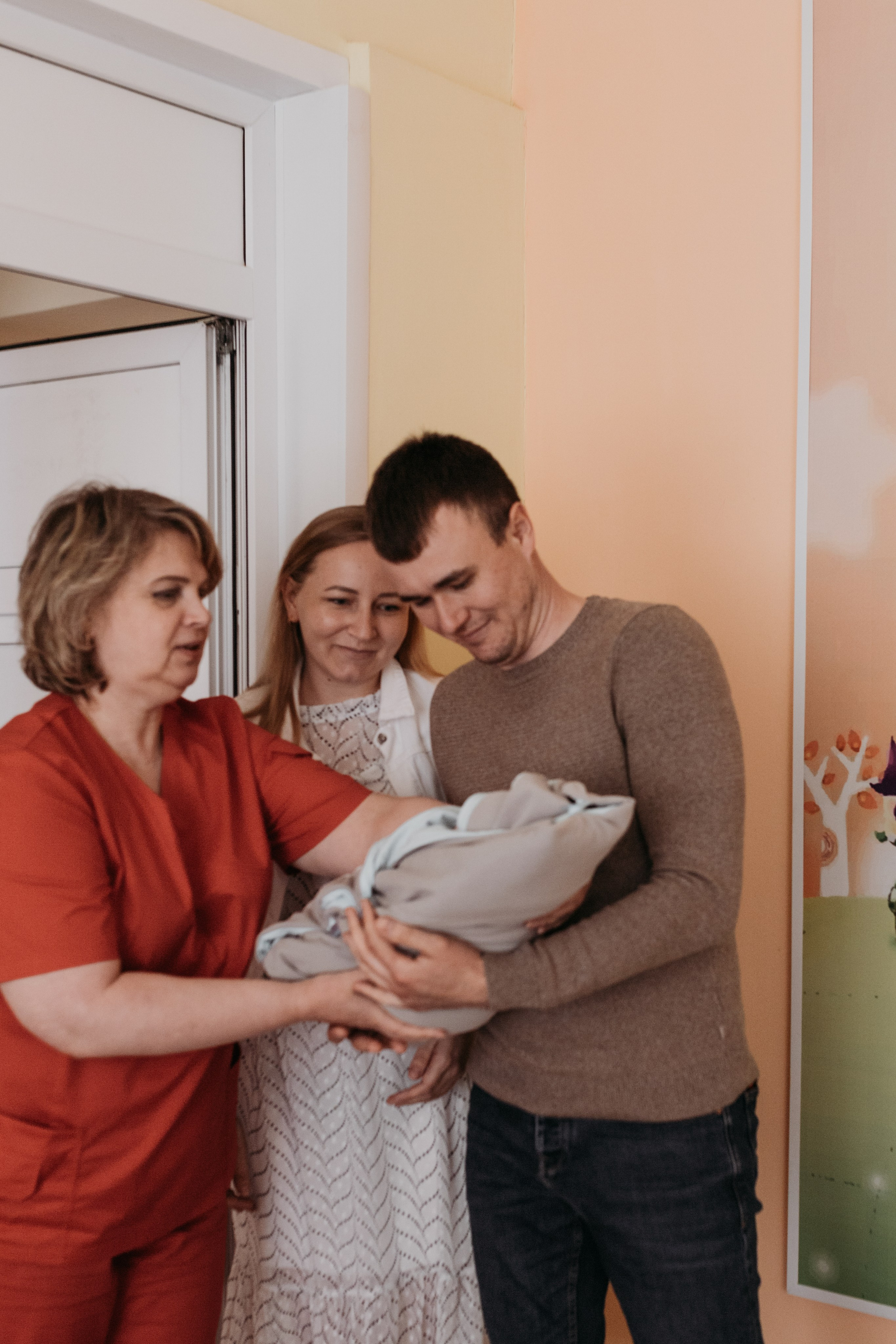 фотосессия выписки из роддома барнаул, фотосъемка выписки, выписка из роддома Барнаул, выписка Барнаул, фотограф на выписку Барнаул, дар выписка, первый роддом выписка фотограф