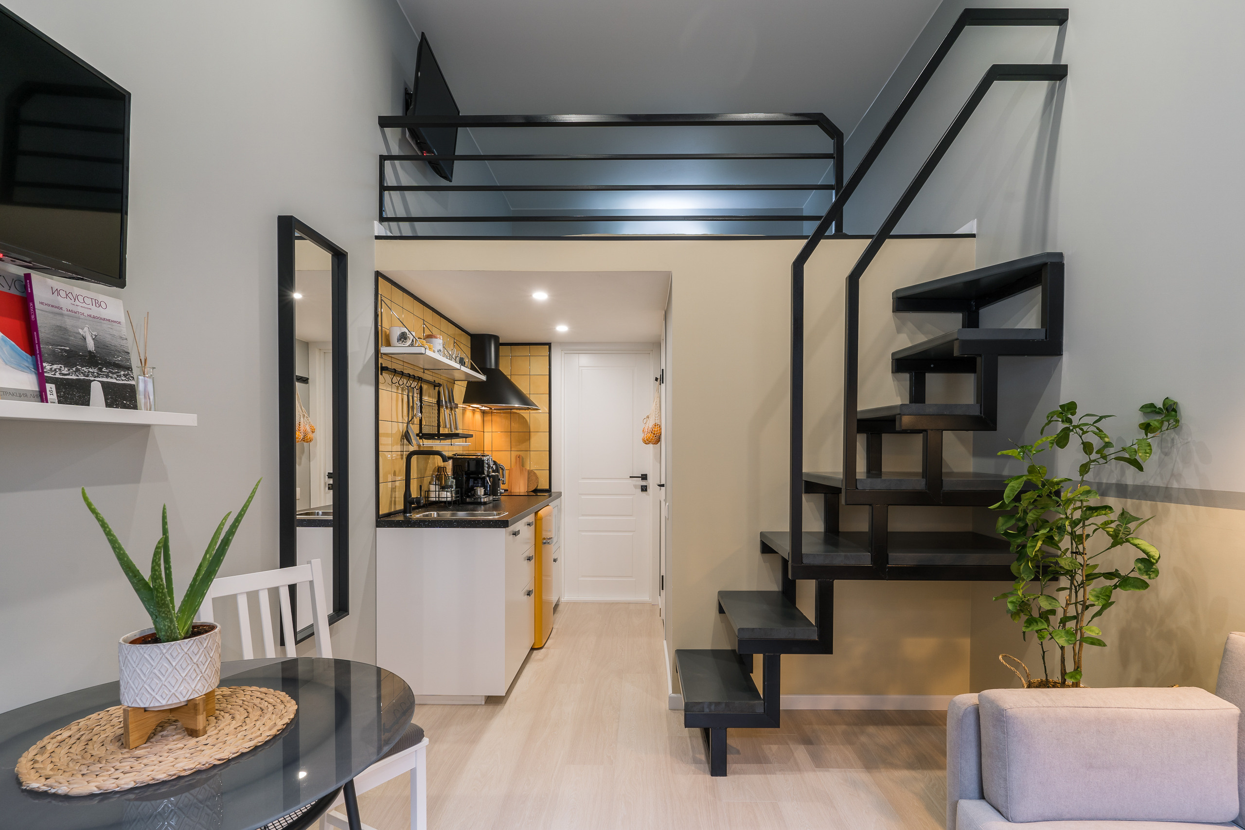 Apartments on Mokhovaya Street. Svyatoslav Bunkov | photographer