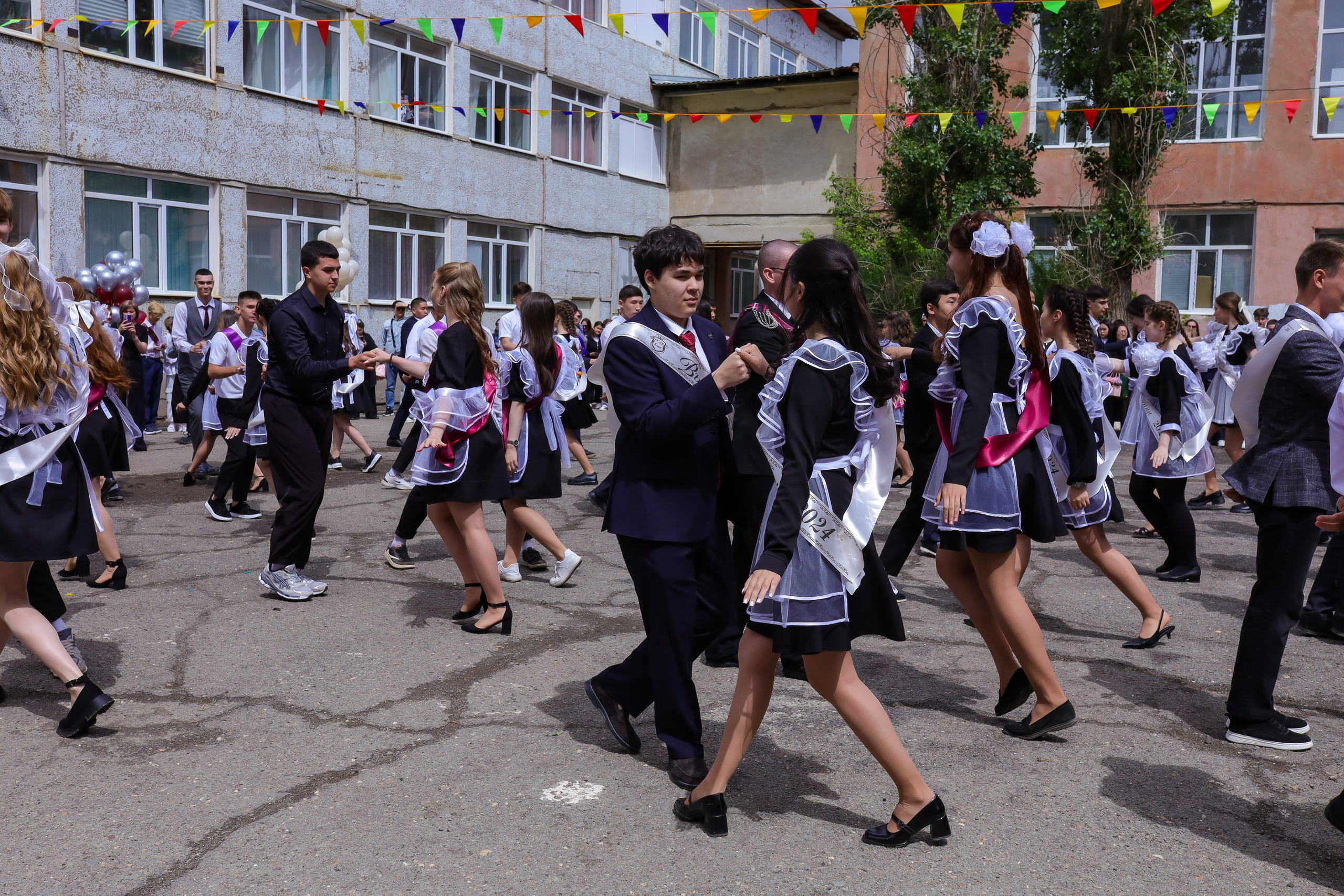 Выпускники. Фотограф в Жезказгане. Графический дизайнер