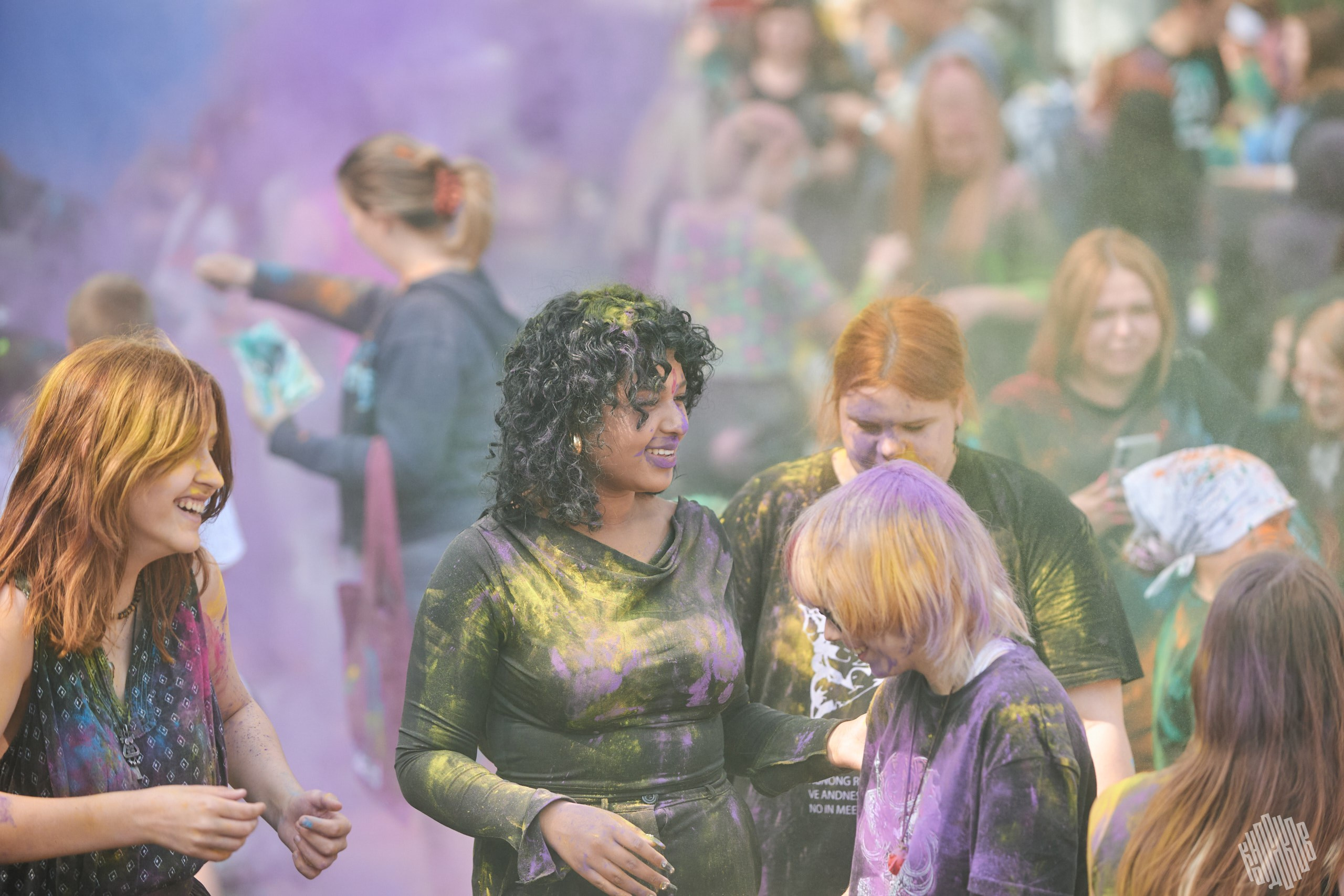 Краски 2024 Иваново Парк Харинка. Фотограф в Иваново: Каталожная съемка одежды и постельного белья, Wildberries