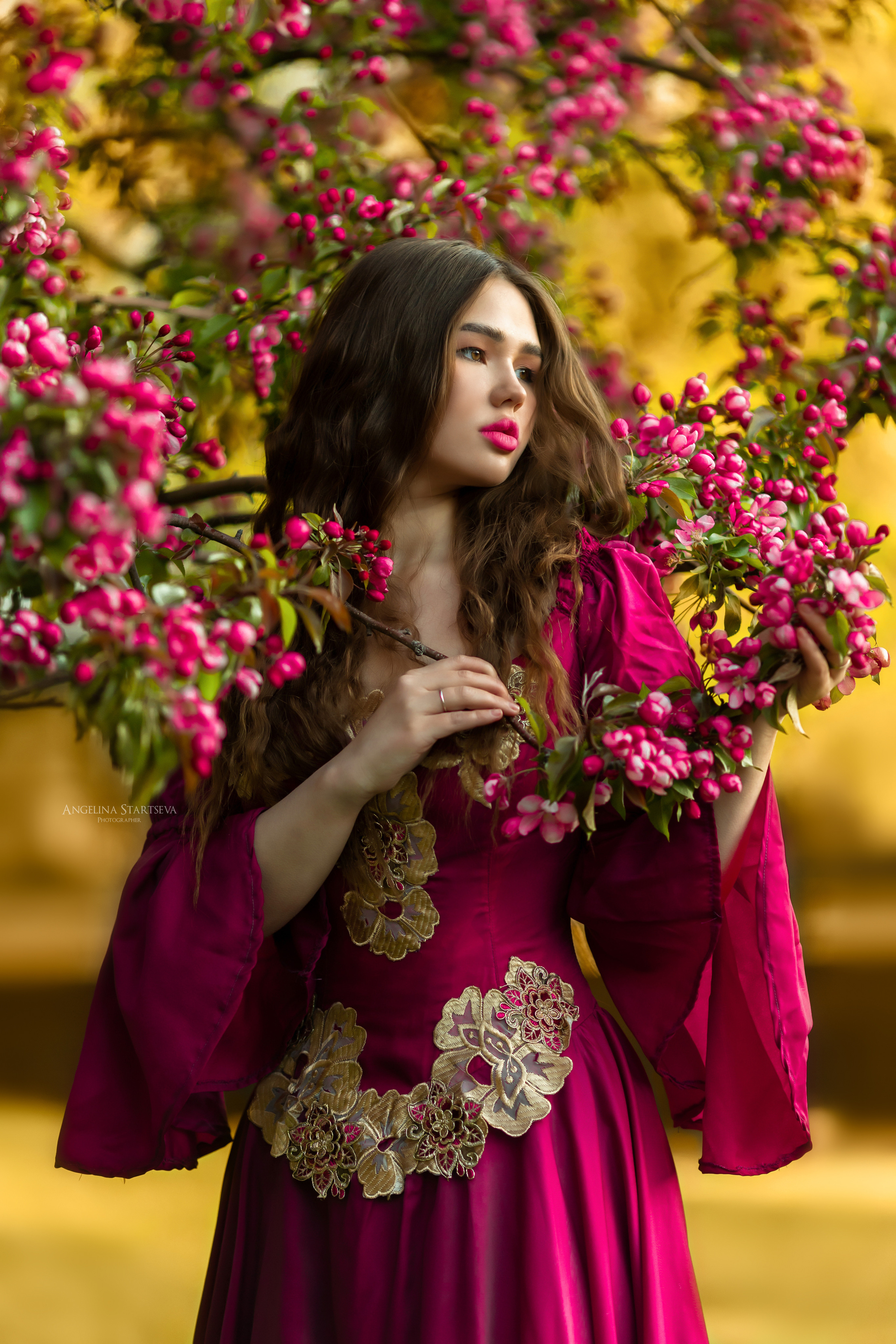 фотосессия с розовыми яблонями