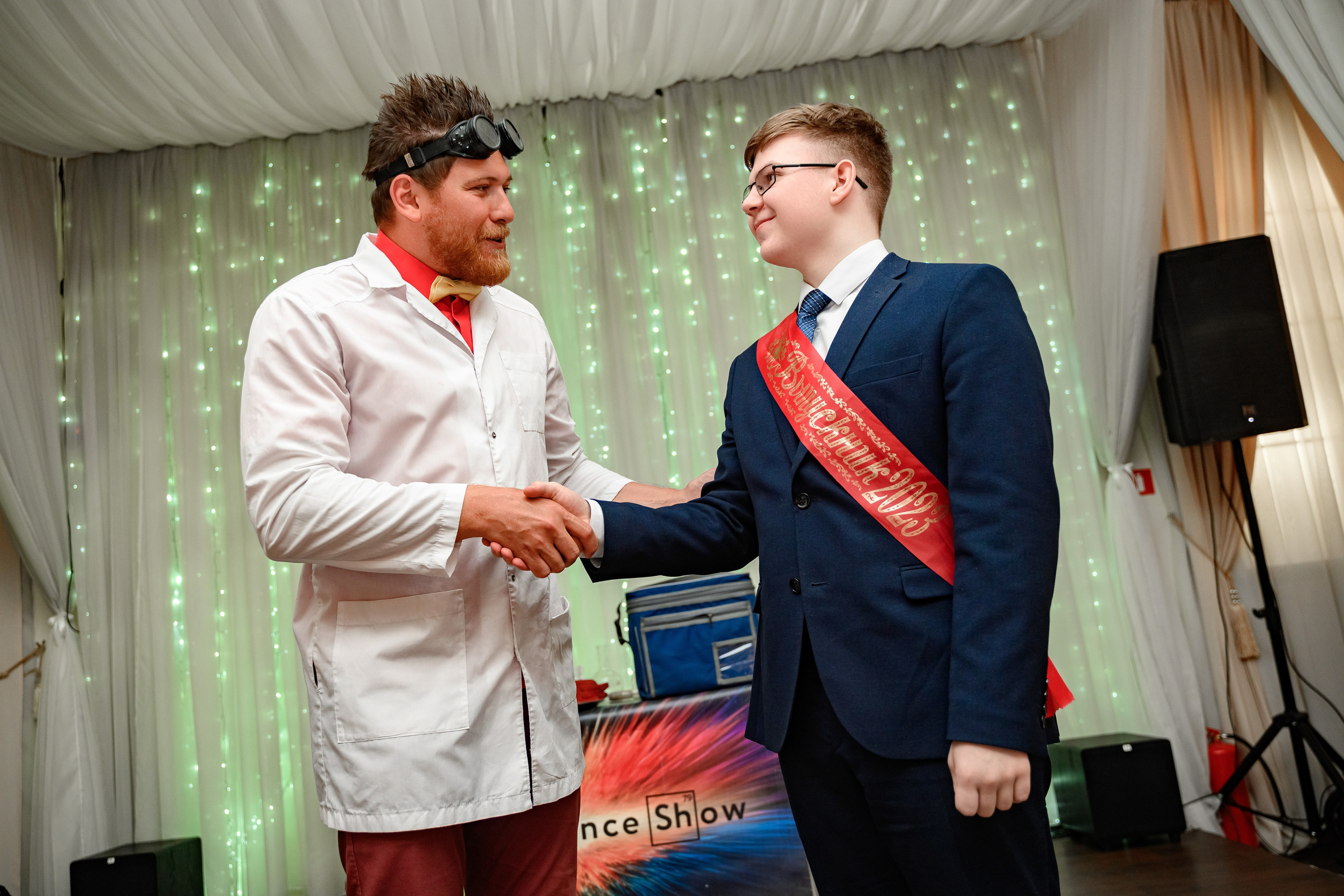 Профессиональный фотограф на выпускной в СПб на час в ресторан.