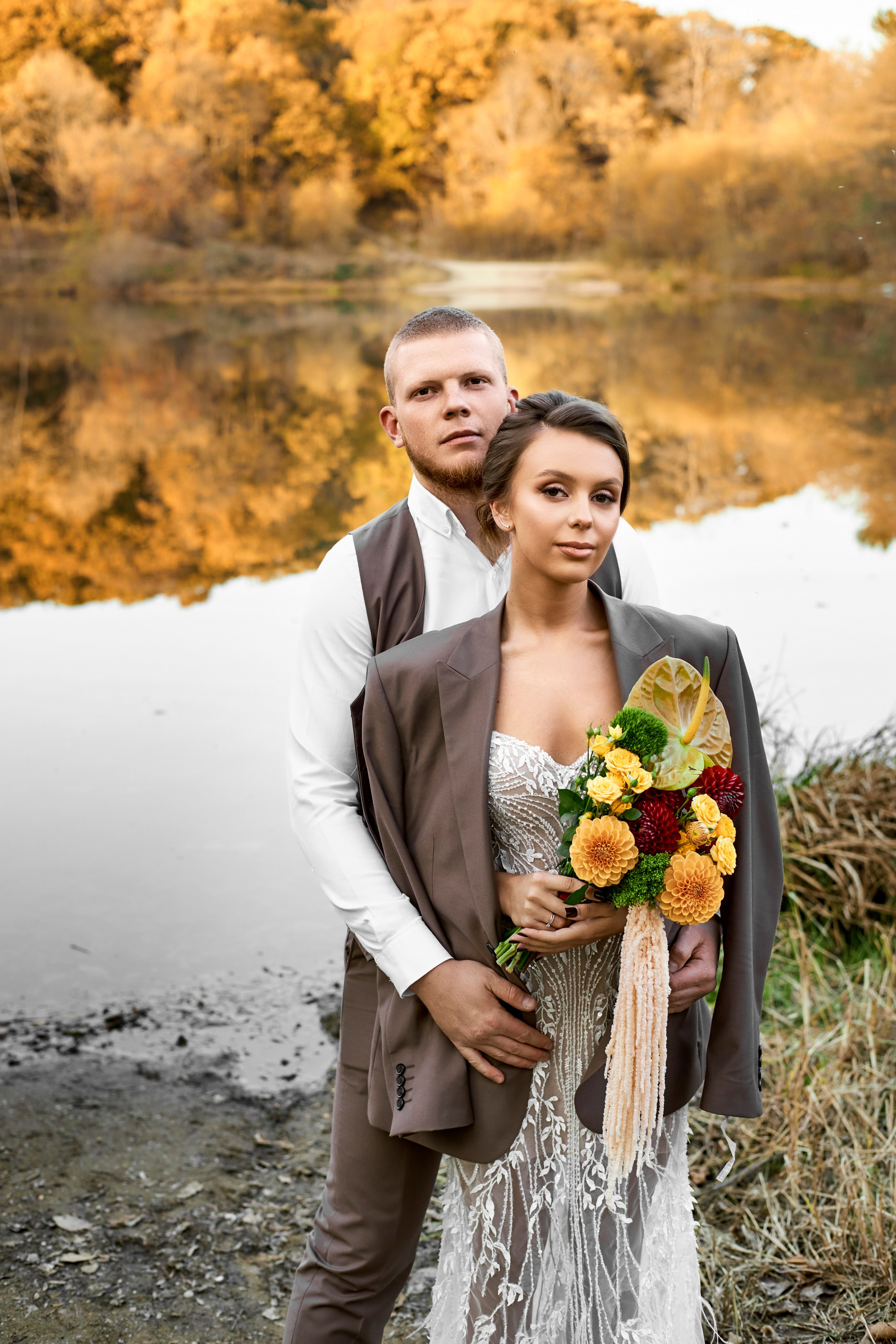Свадебная фотосессия в лучах заходящего солнца