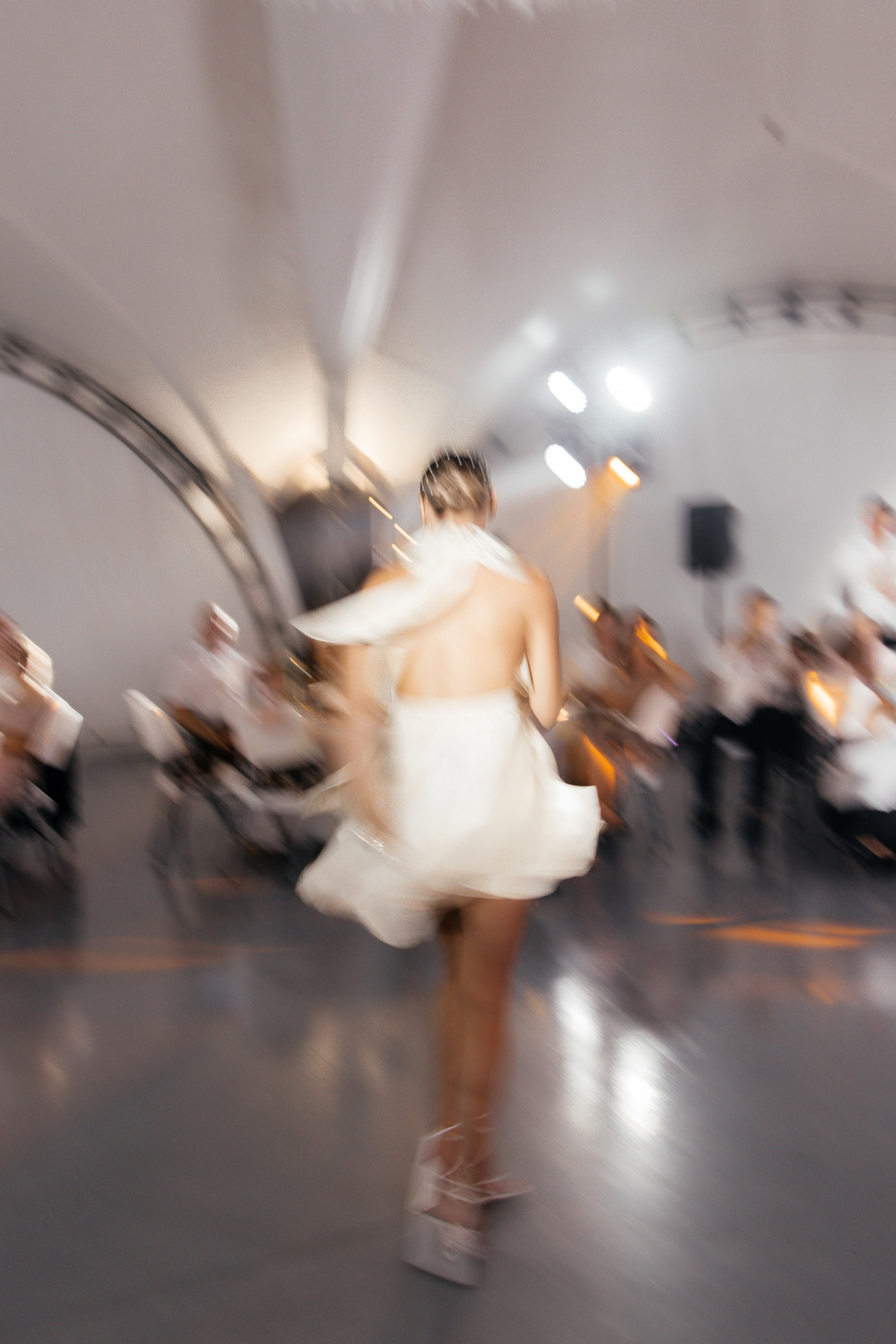 Я создаю профессиональные фотографии, которые сохраняют эмоции, детали и атмосферу вашего праздника. Свадебный фотограф во Владивостоке