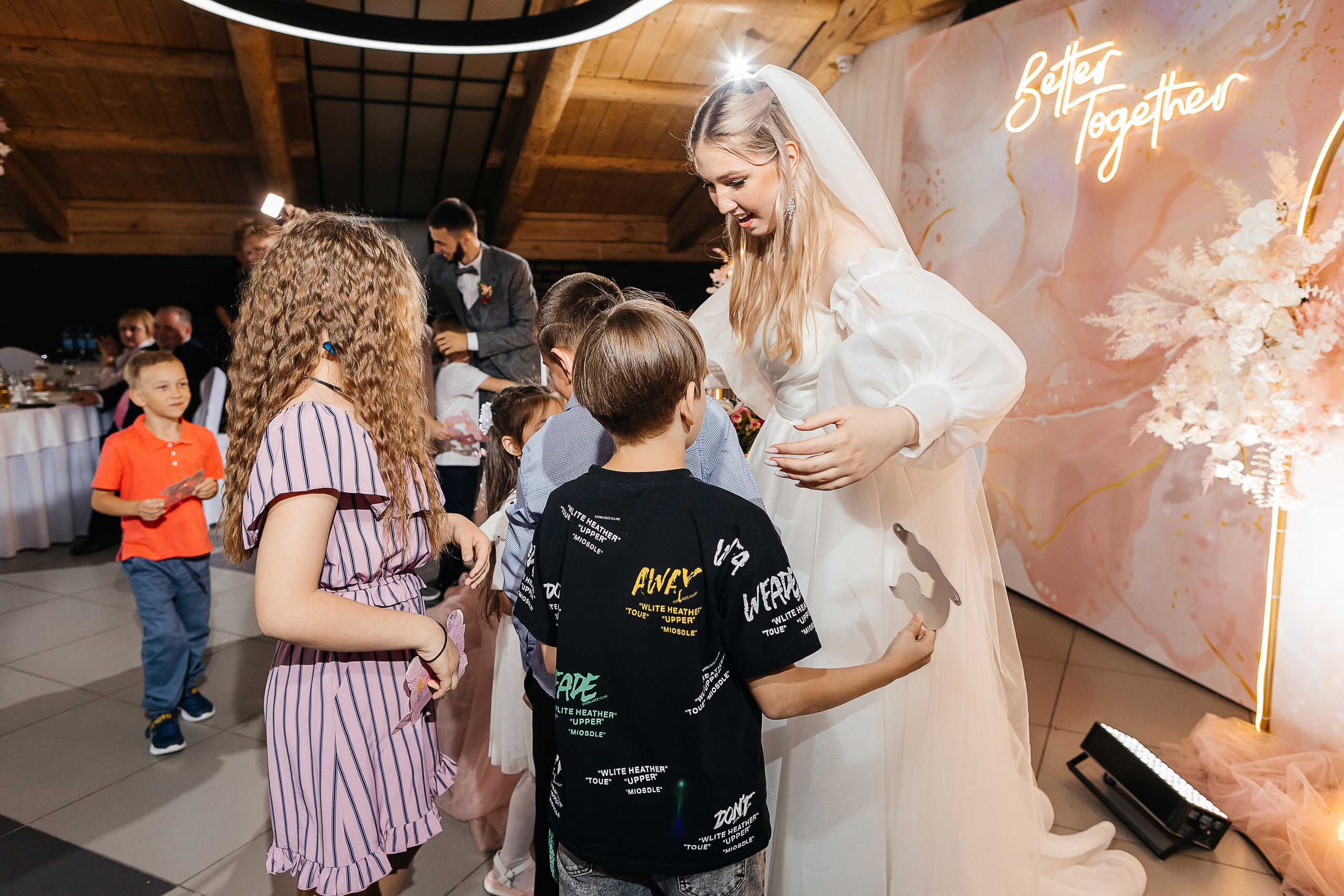 Чувственная первая встреча пары в отеле. Олег Сверчков | Свадебный фотограф Вологда