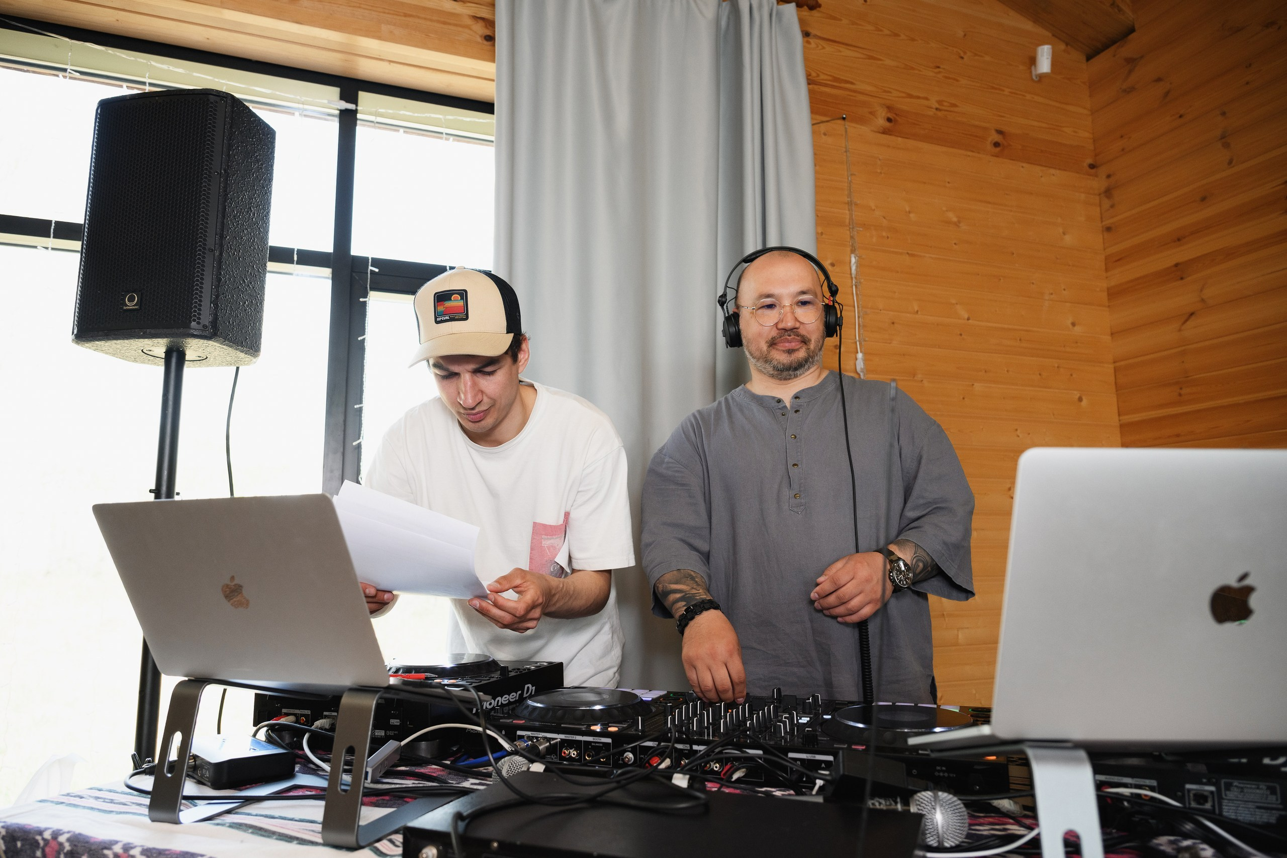 Фотосъемка дня рождения в Петропавловске-Камчатском. Яркая фотосессия дня рождения на природе в Петропавловске-Камчатском. Веселые моменты праздника с друзьями в кадре. Профессиональная съемка детских и взрослых дней рождения. Фотосессия дня рождения в Петропавловске-Камчатском.