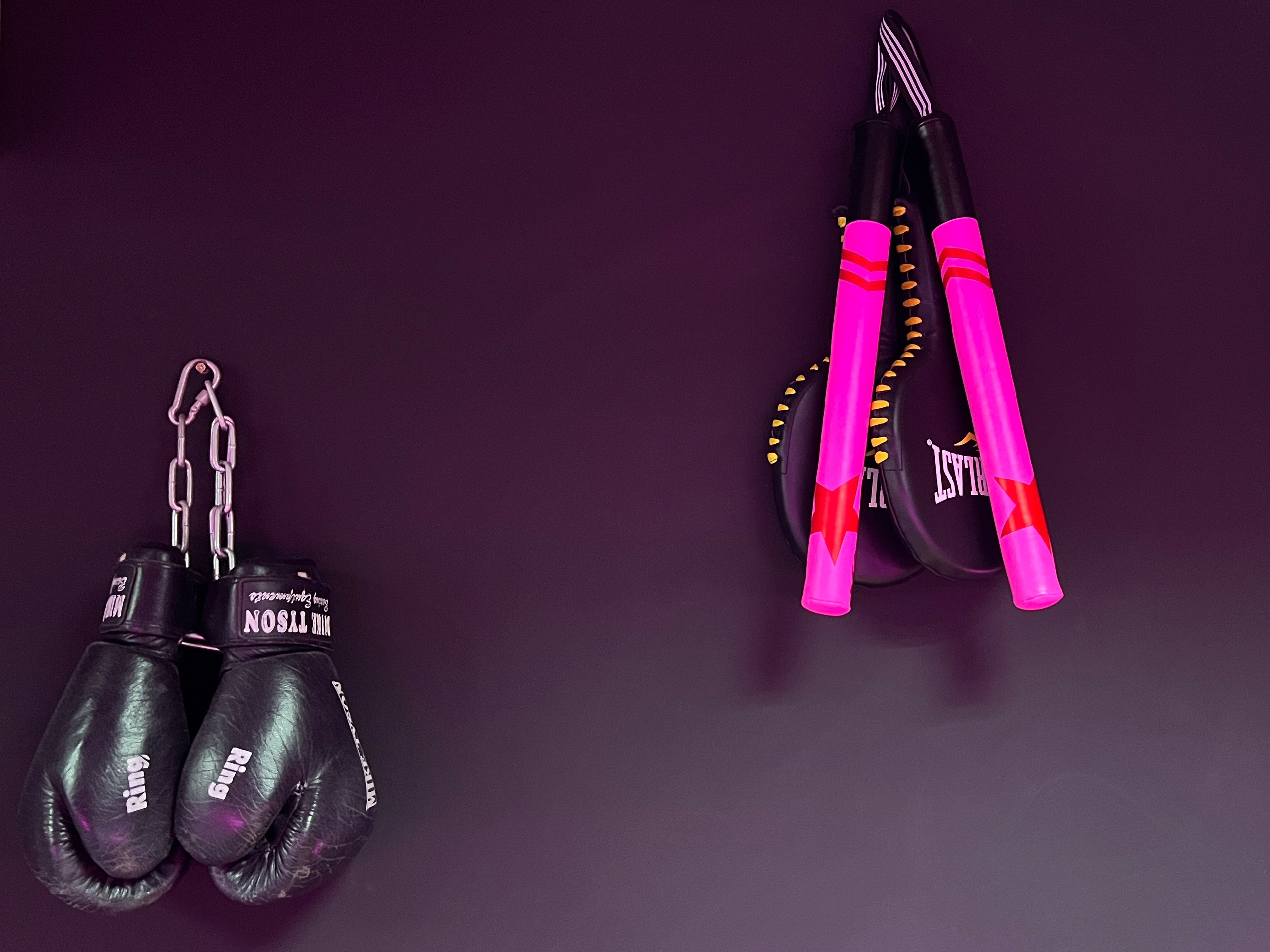 ЮМР. Тренировки по боксу для девушек и женщин — Gray Shark Studio