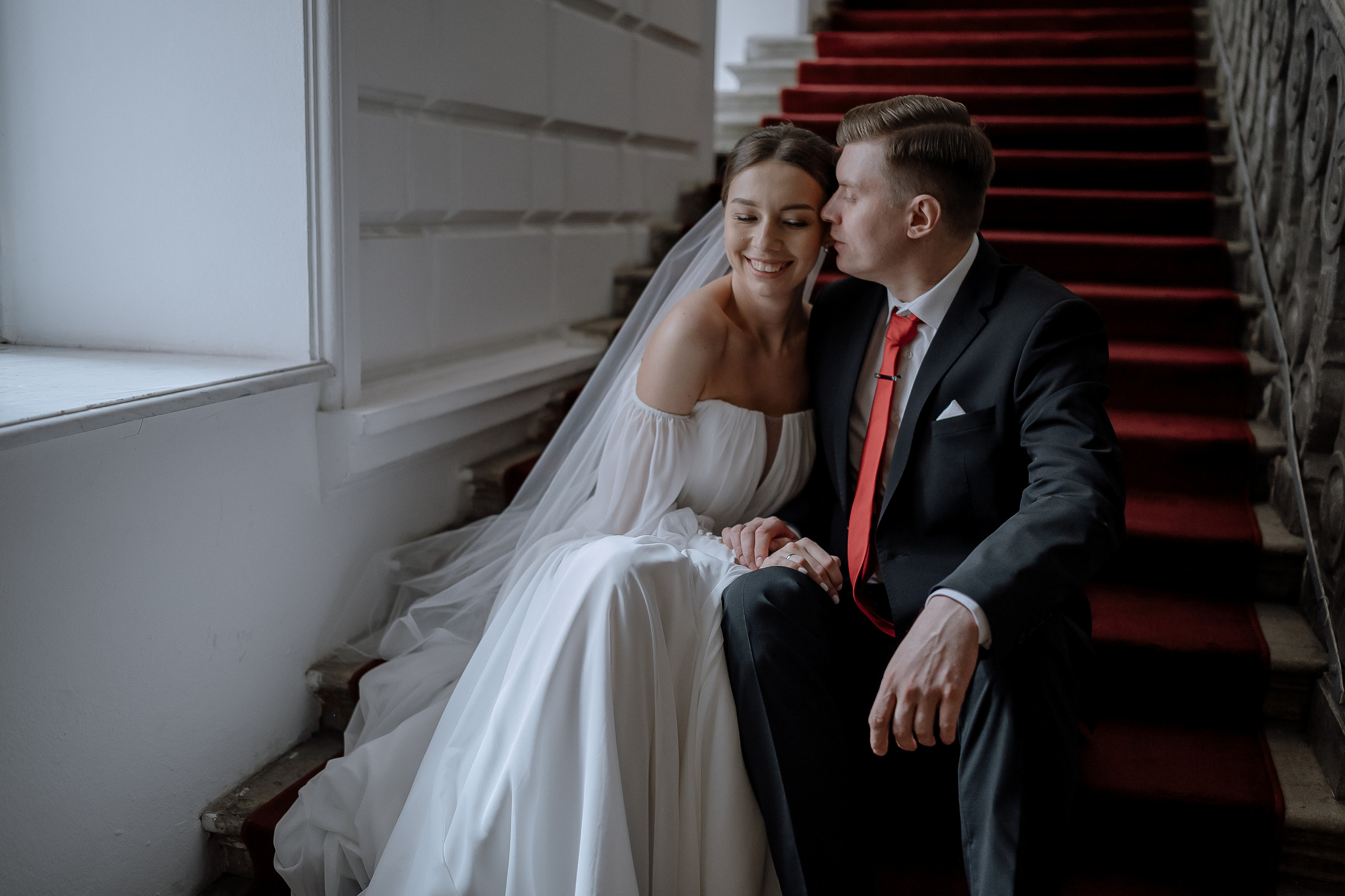 Свадебная фотосессия на лестнице в Особняке Спиридонова