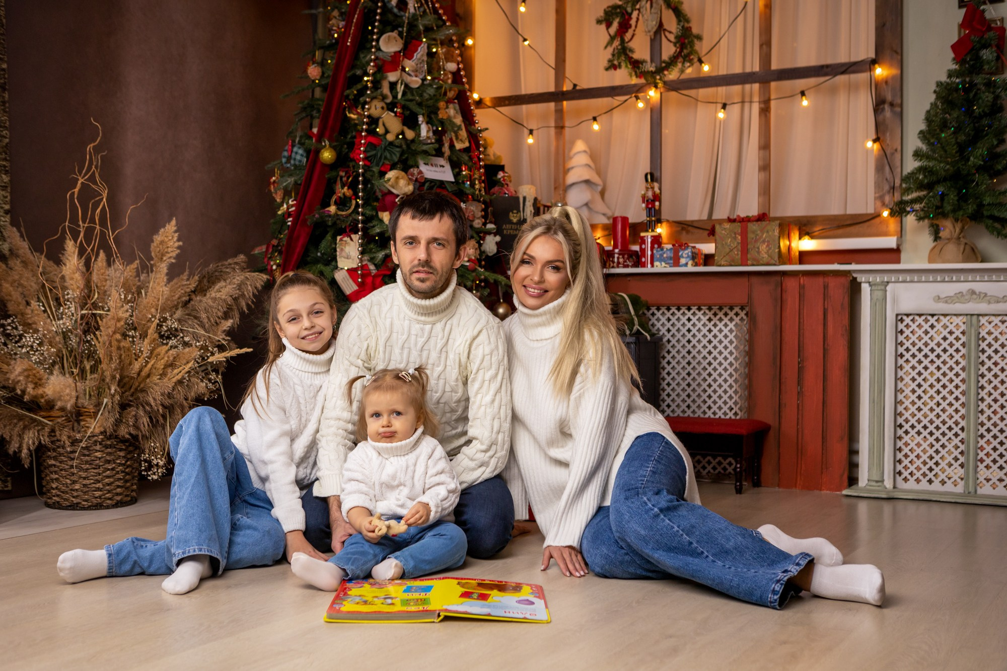 Семейная новогодняя фотосессия. Фотограф в Оренбурге. Профессиональный фотограф