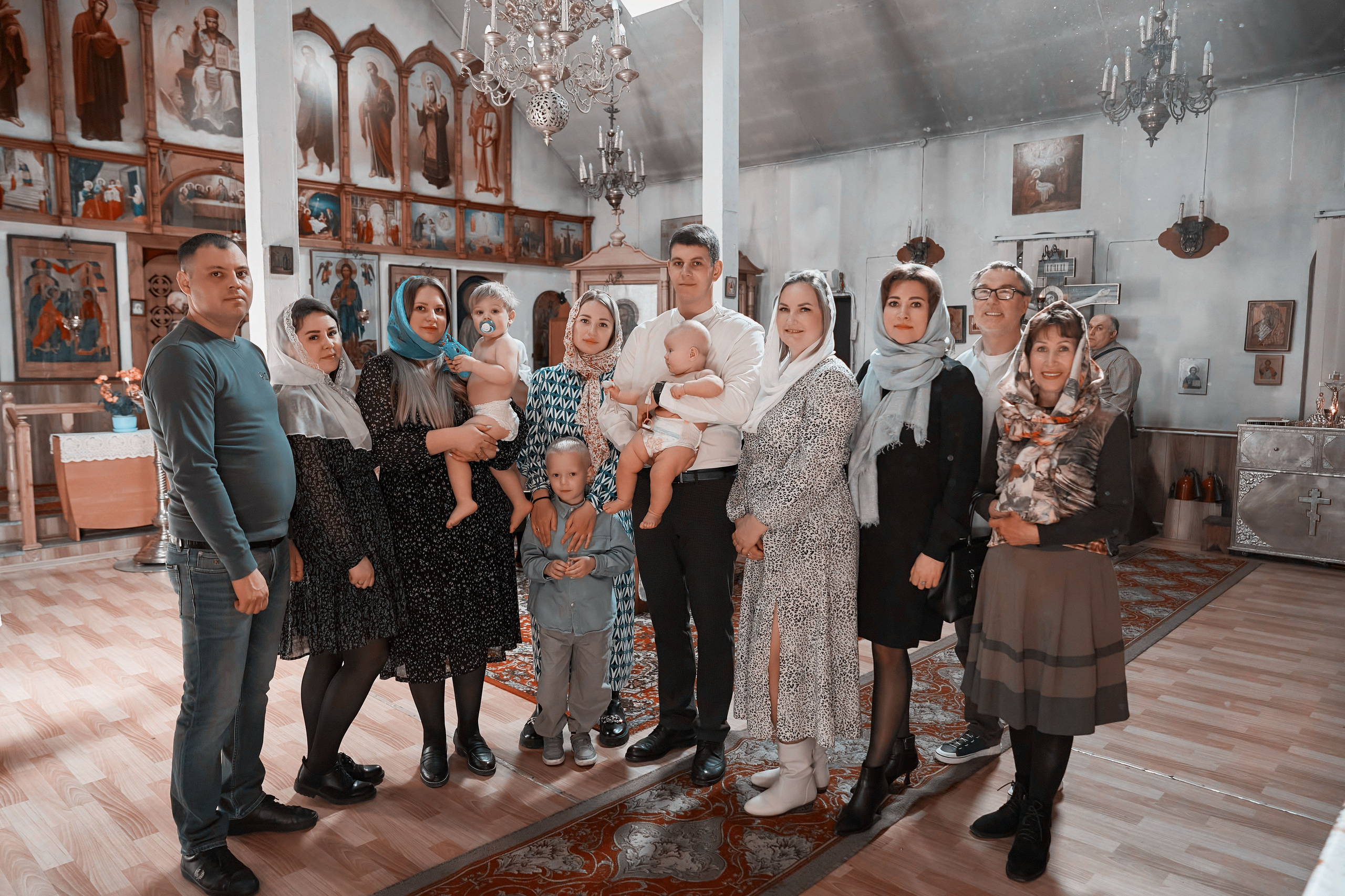 общее фото в Храме иконы Божией Матери «Утоли моя печали» в Марьине на крещение ребёнка