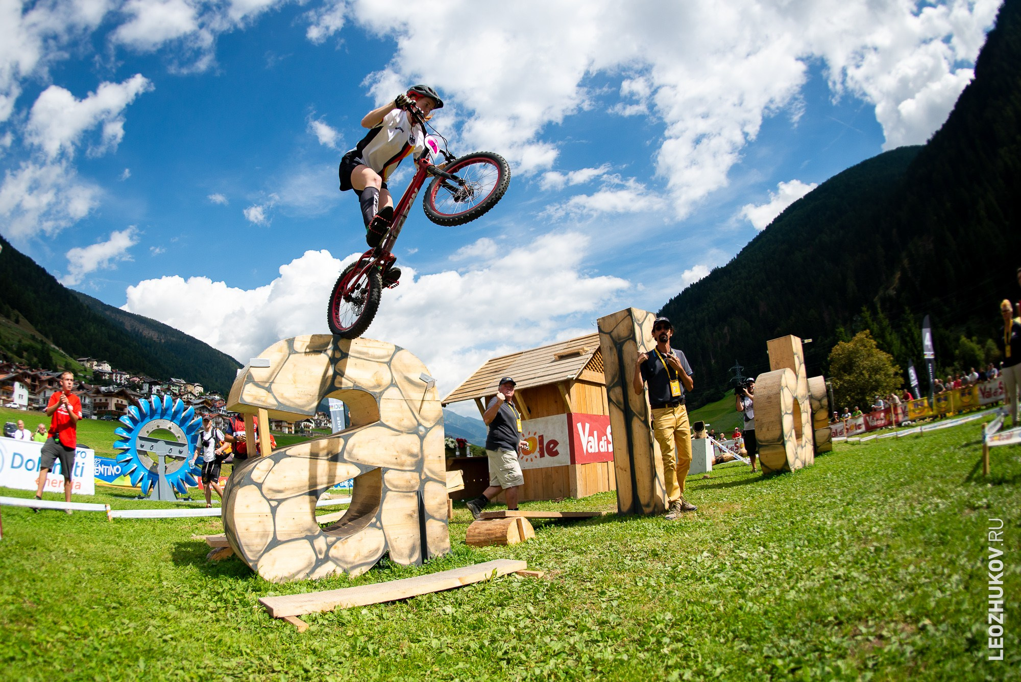 UCI Trials World Championships 2016 — finals. Sports photographer Leonid Zhukov