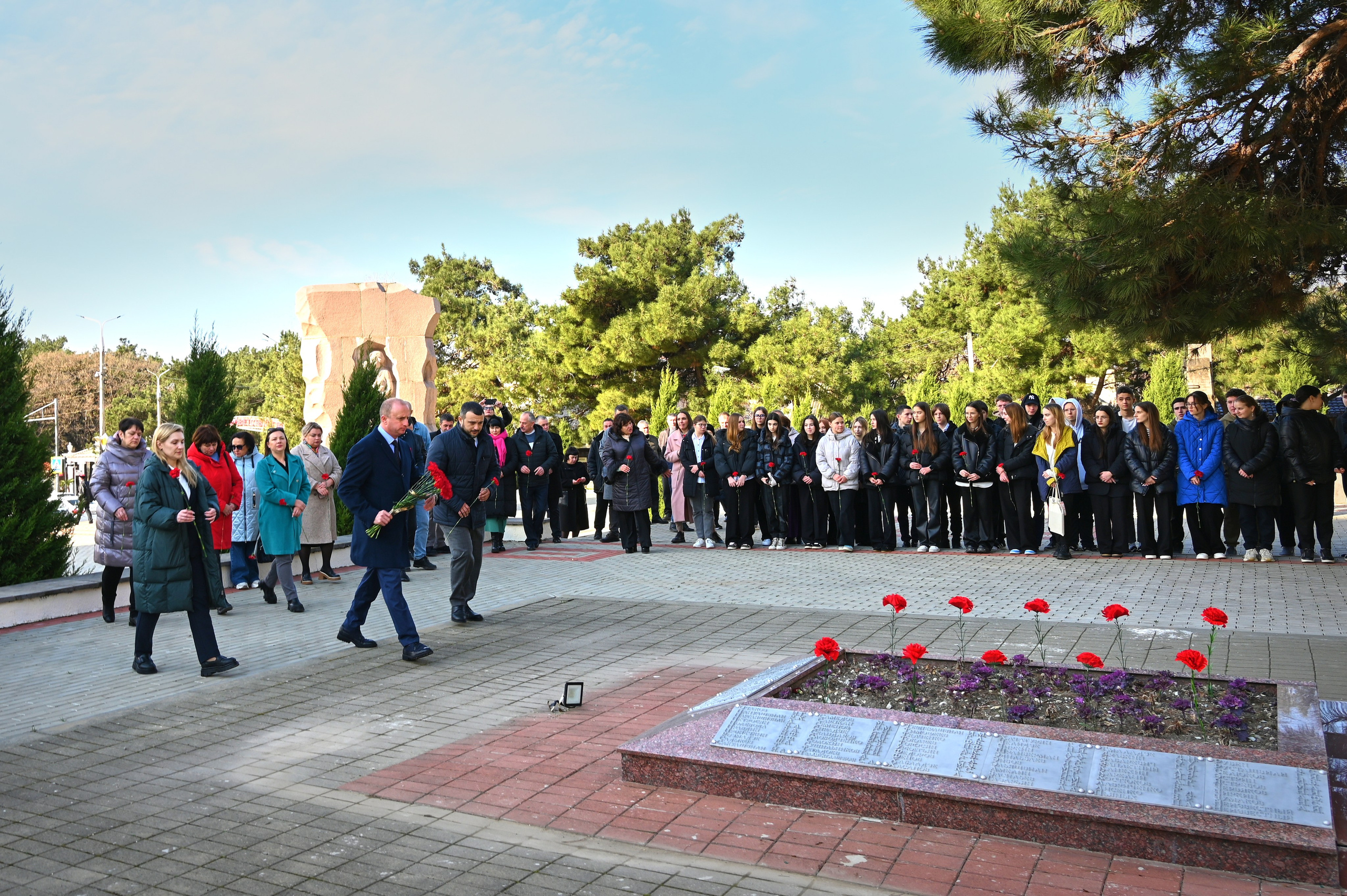 Митинг у солдата. Жизнь курорта Кабардинка в фотографиях