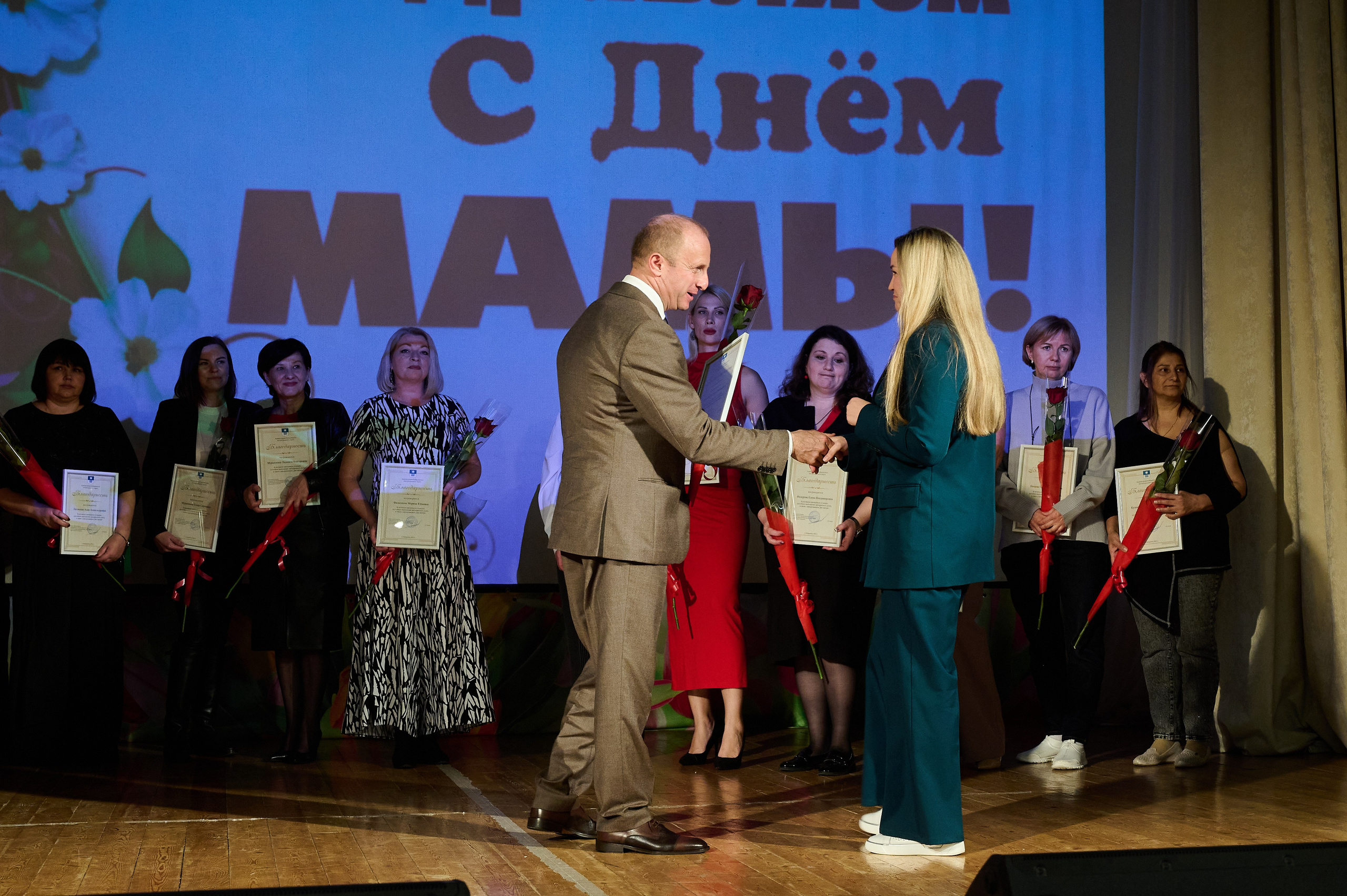 День матери Кабардинка. Жизнь курорта Кабардинка в фотографиях