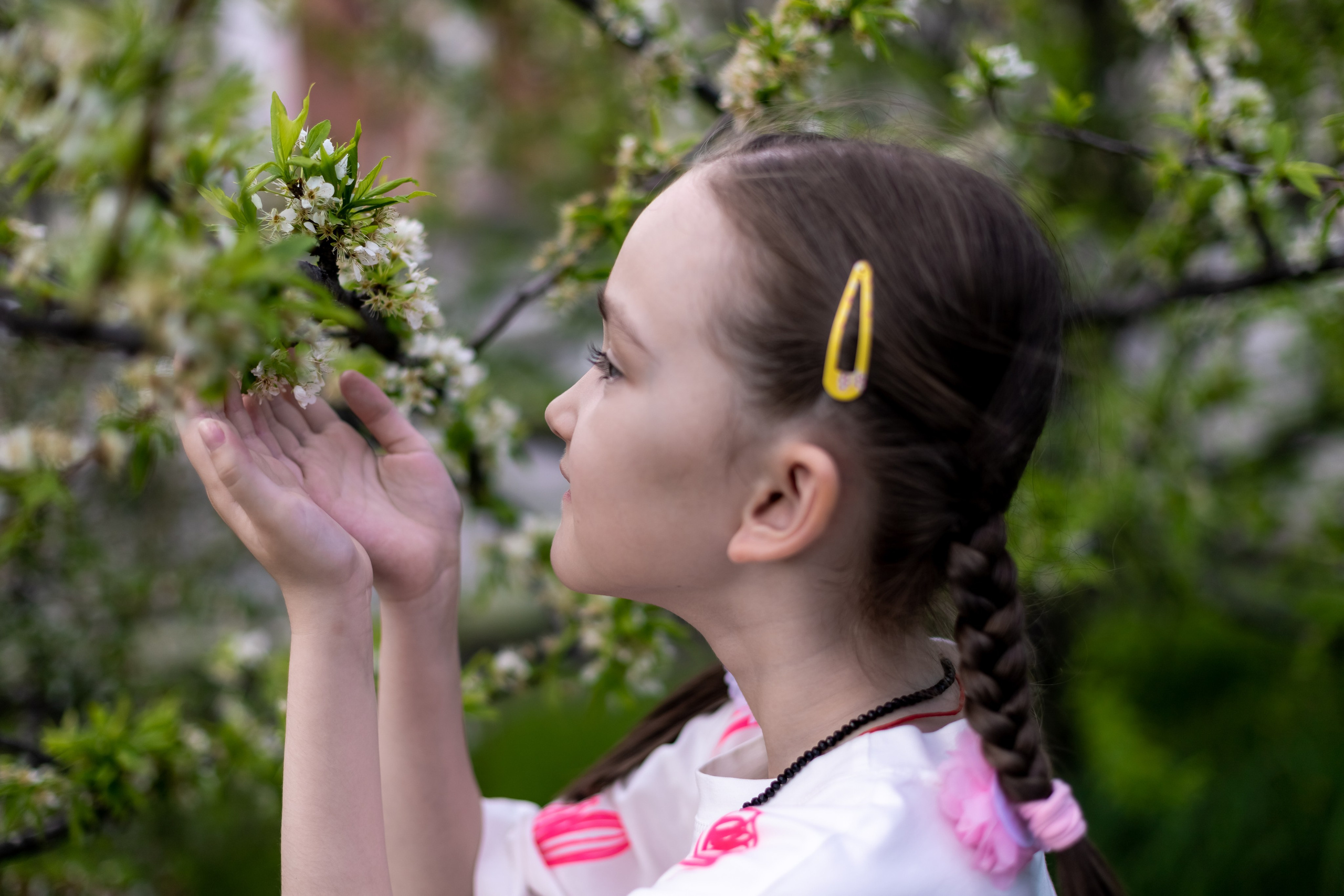 Мадина в цветущем парке. Семейный и детский фотограф в Хабаровске Алевтина Проскурякова