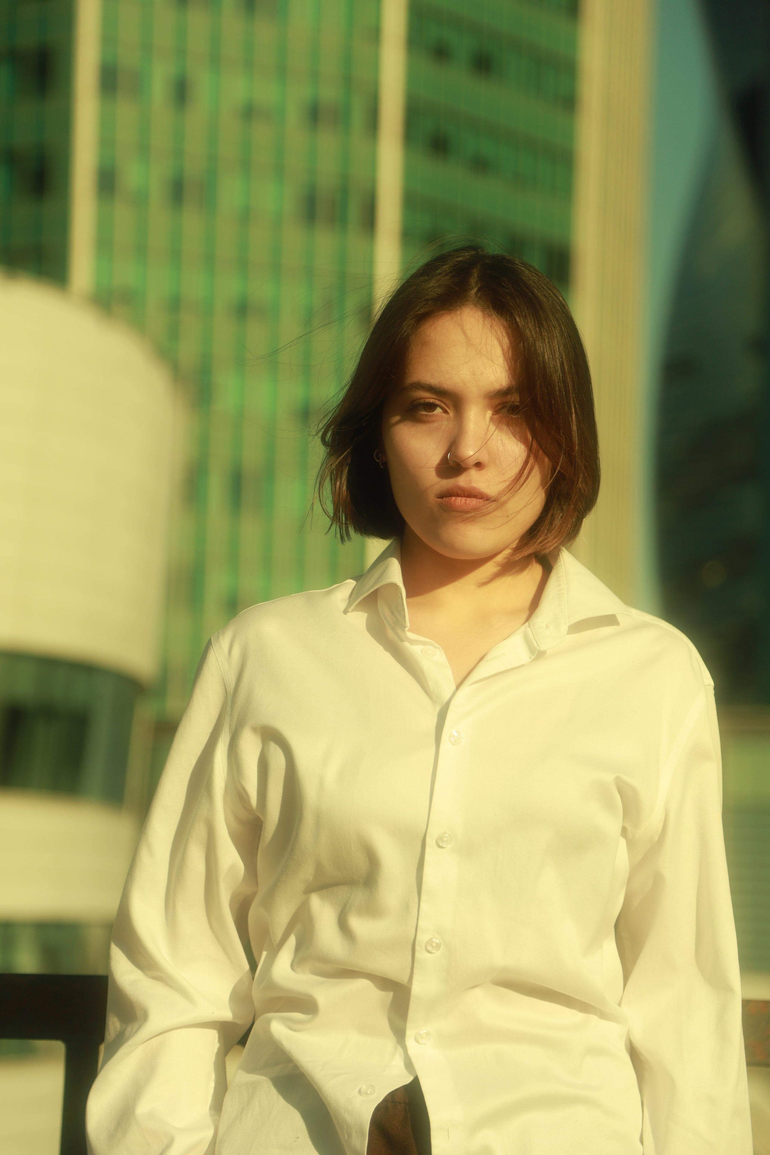 Силуэт Насти на фоне небоскрёбов. Портретный фотограф в Москве Виталий Сабирзянов