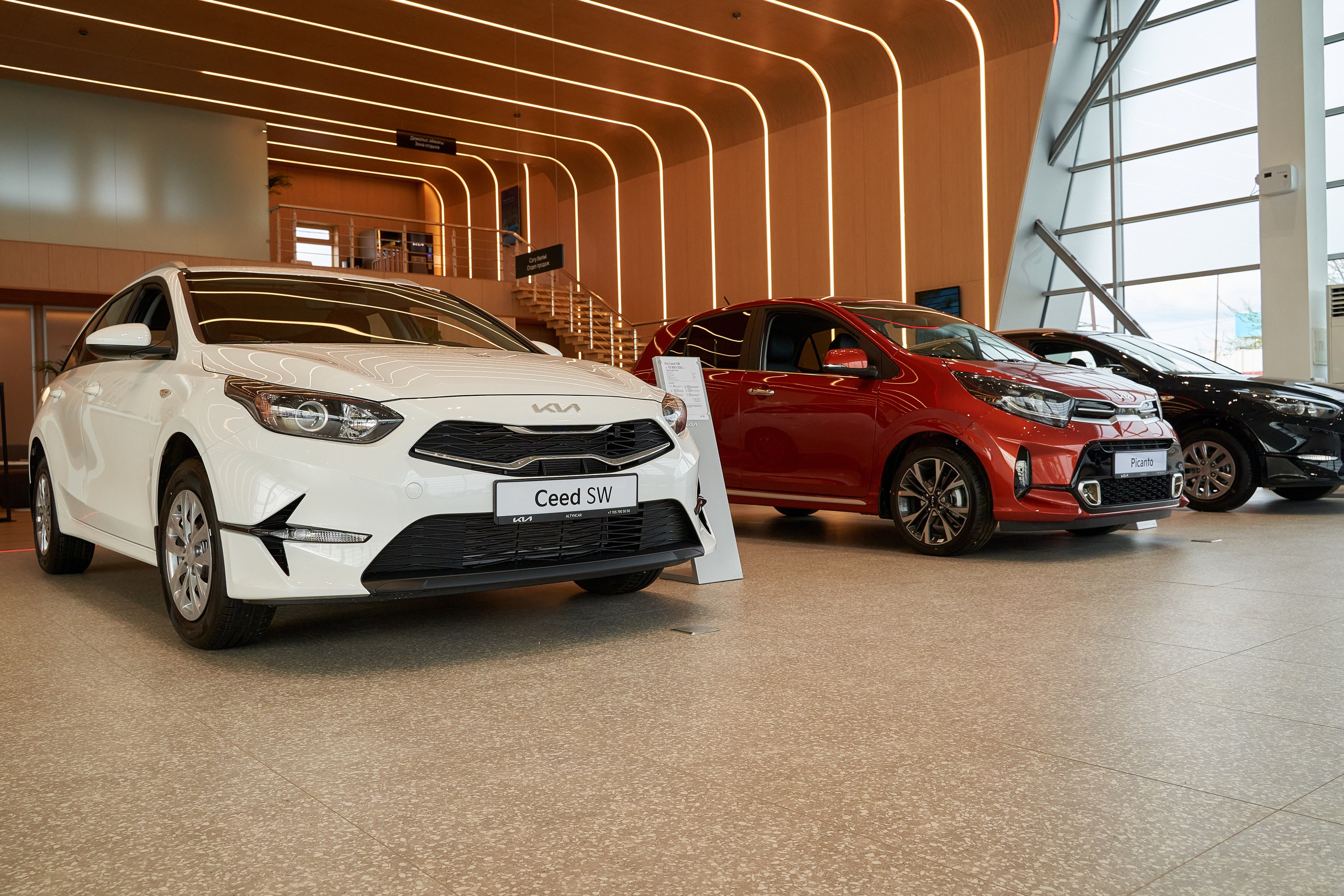 Автосалон KIA в Уральске. Фотограф в Уральске Александр Хохлачёв | HOHLACHEV.COM