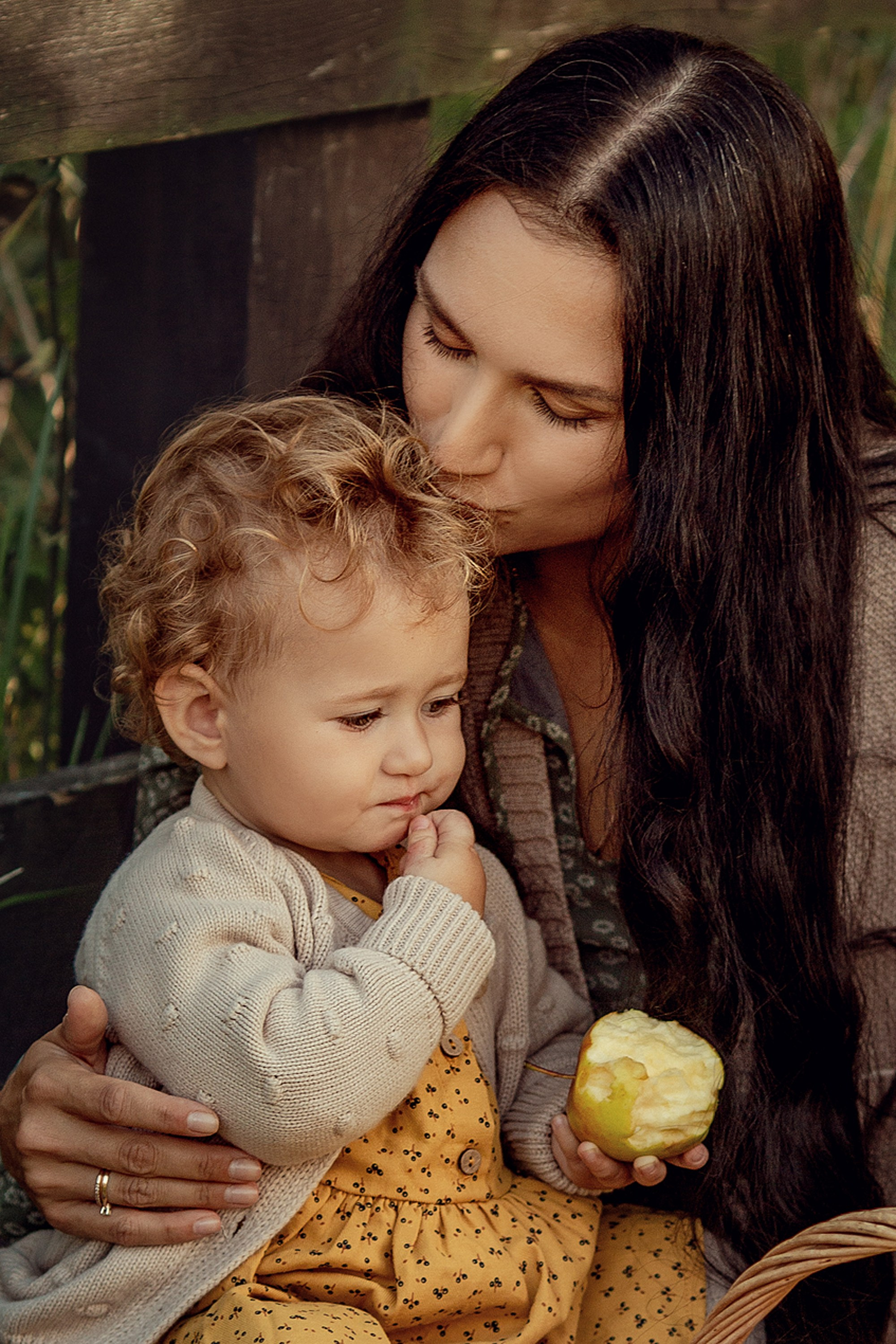 Семейная фотосессия с яблоками. Tatyana Nadezhdina Family photographer